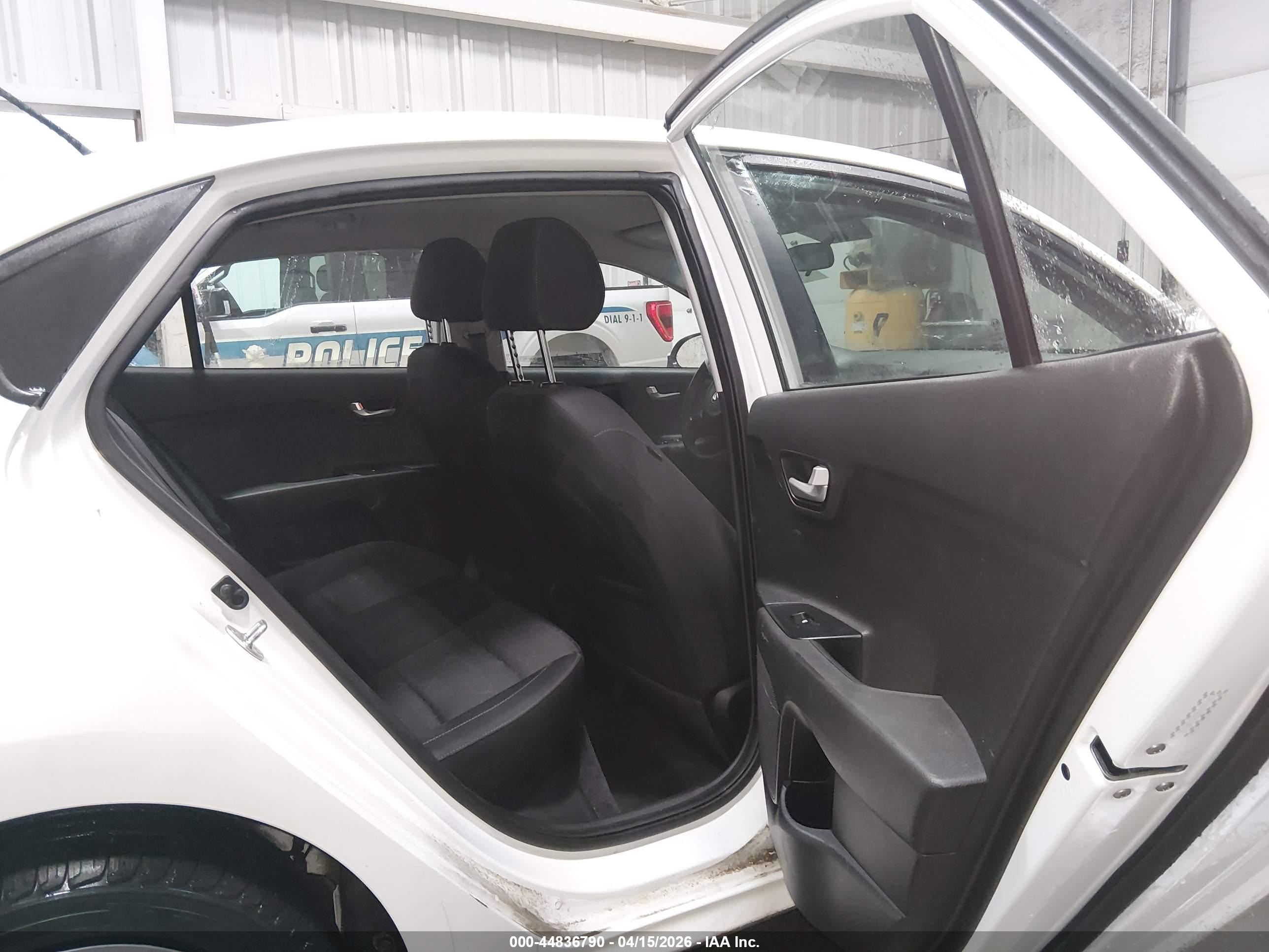 KIA RIO image 8