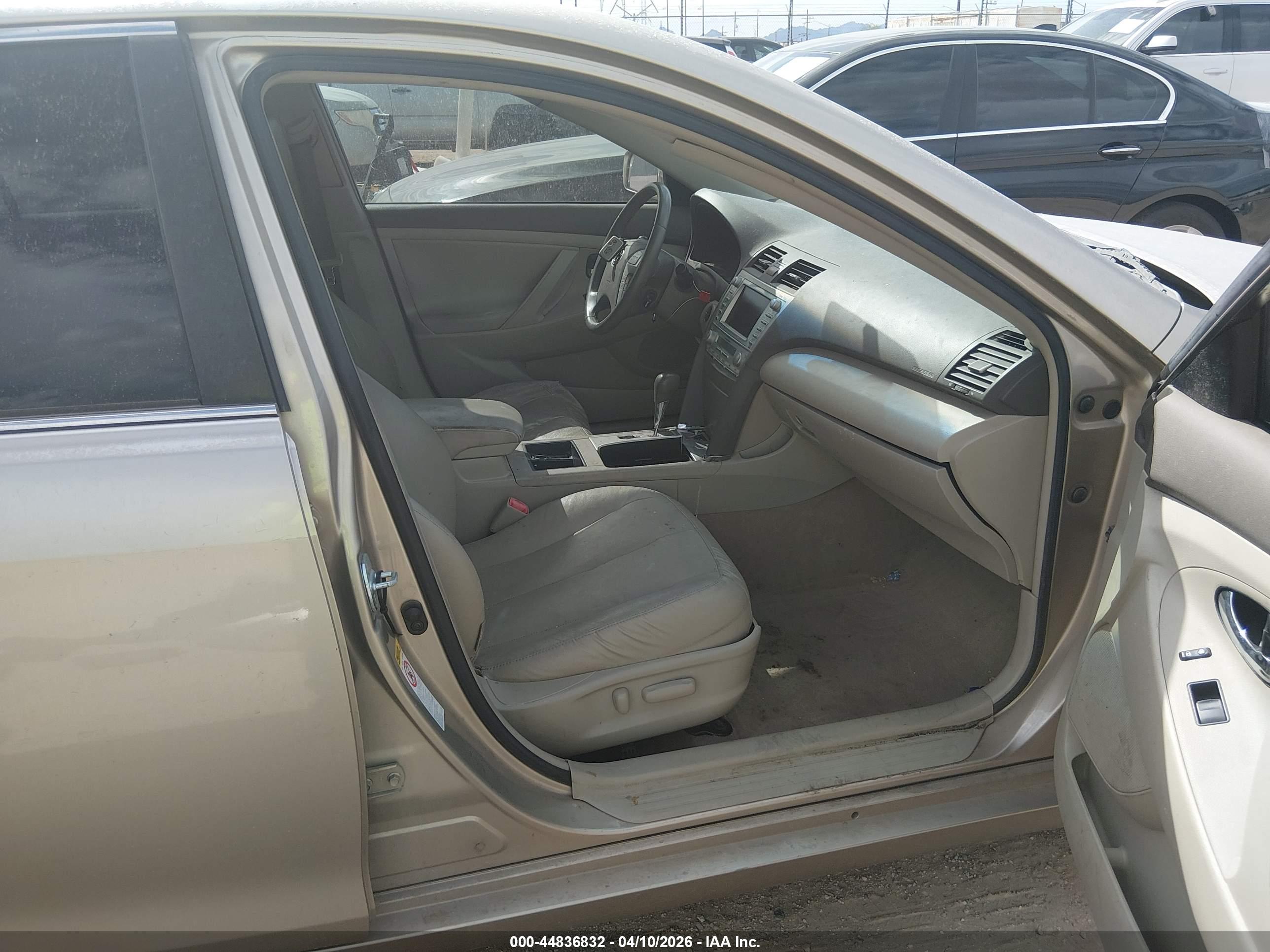 TOYOTA CAMRY image 5