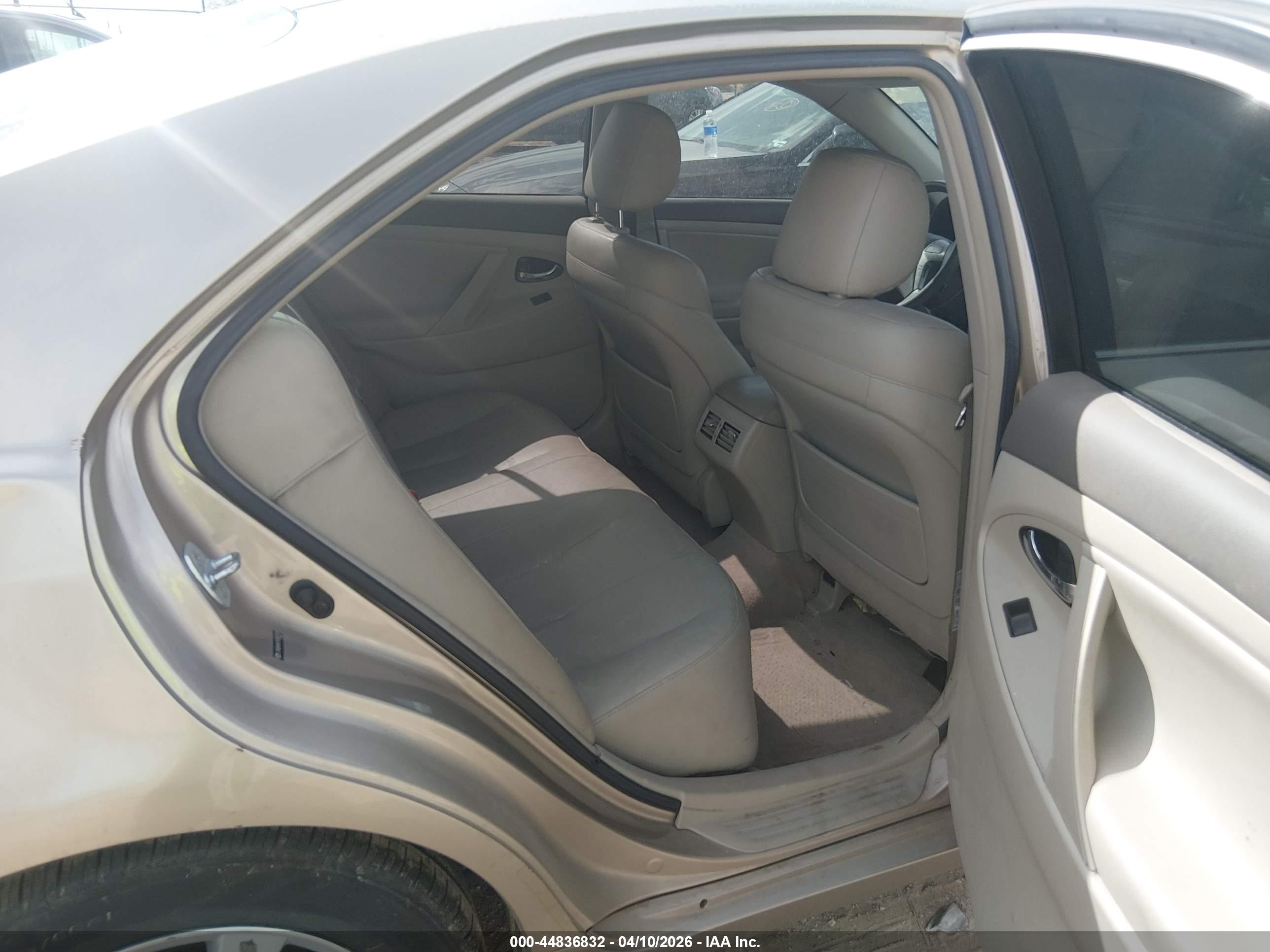 TOYOTA CAMRY image 8