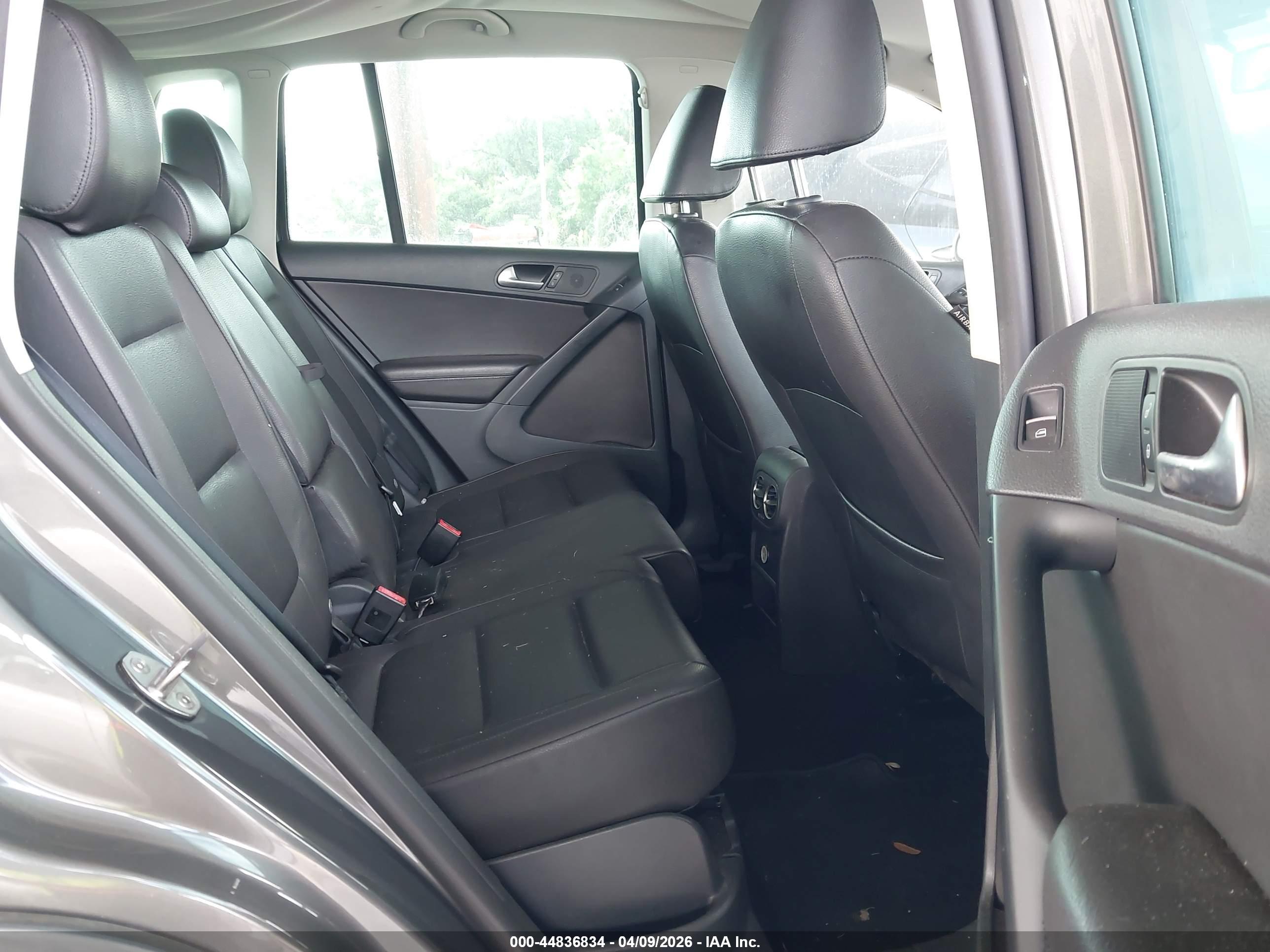 VOLKSWAGEN TIGUAN image 8
