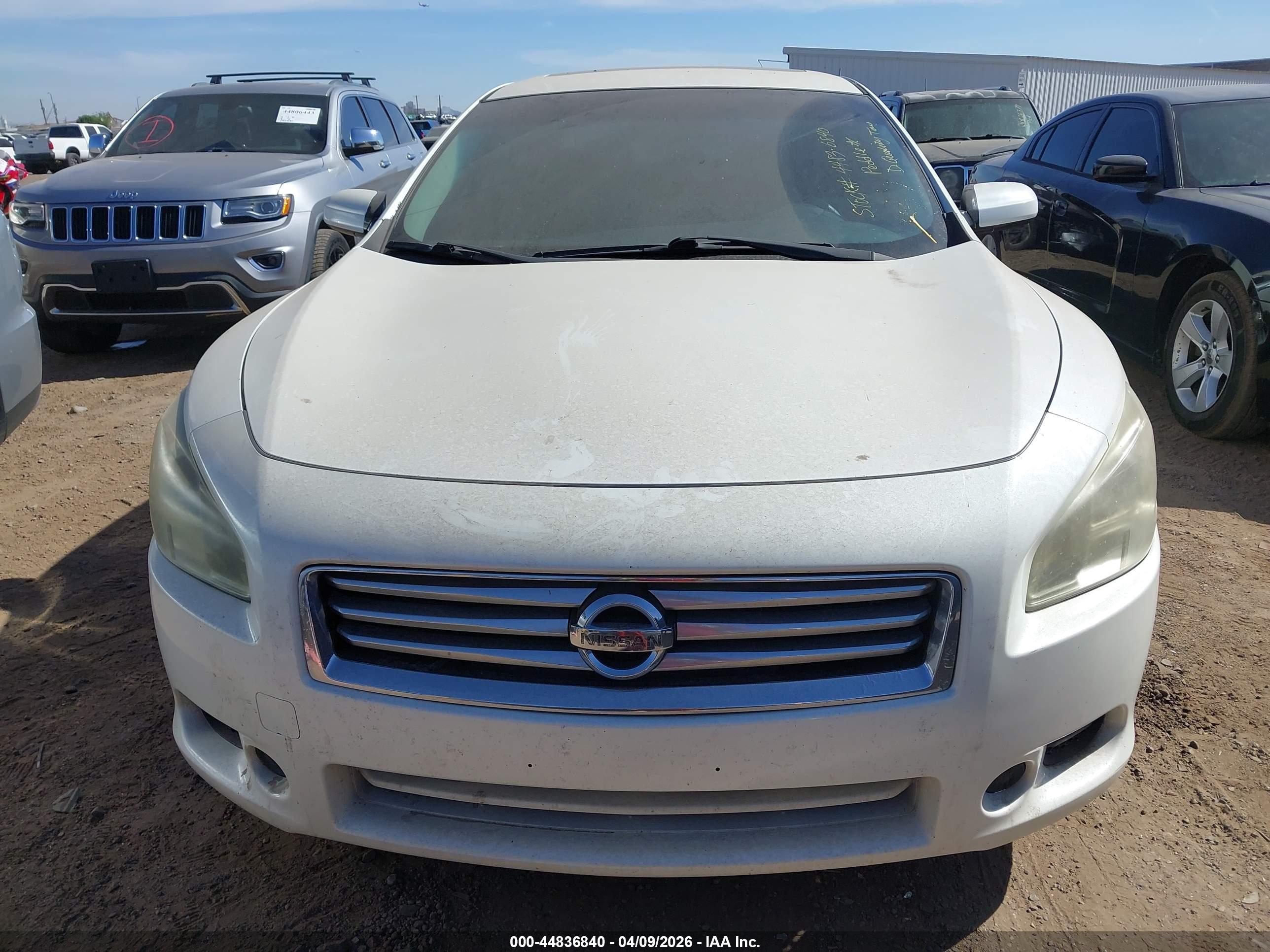 NISSAN MAXIMA image 6