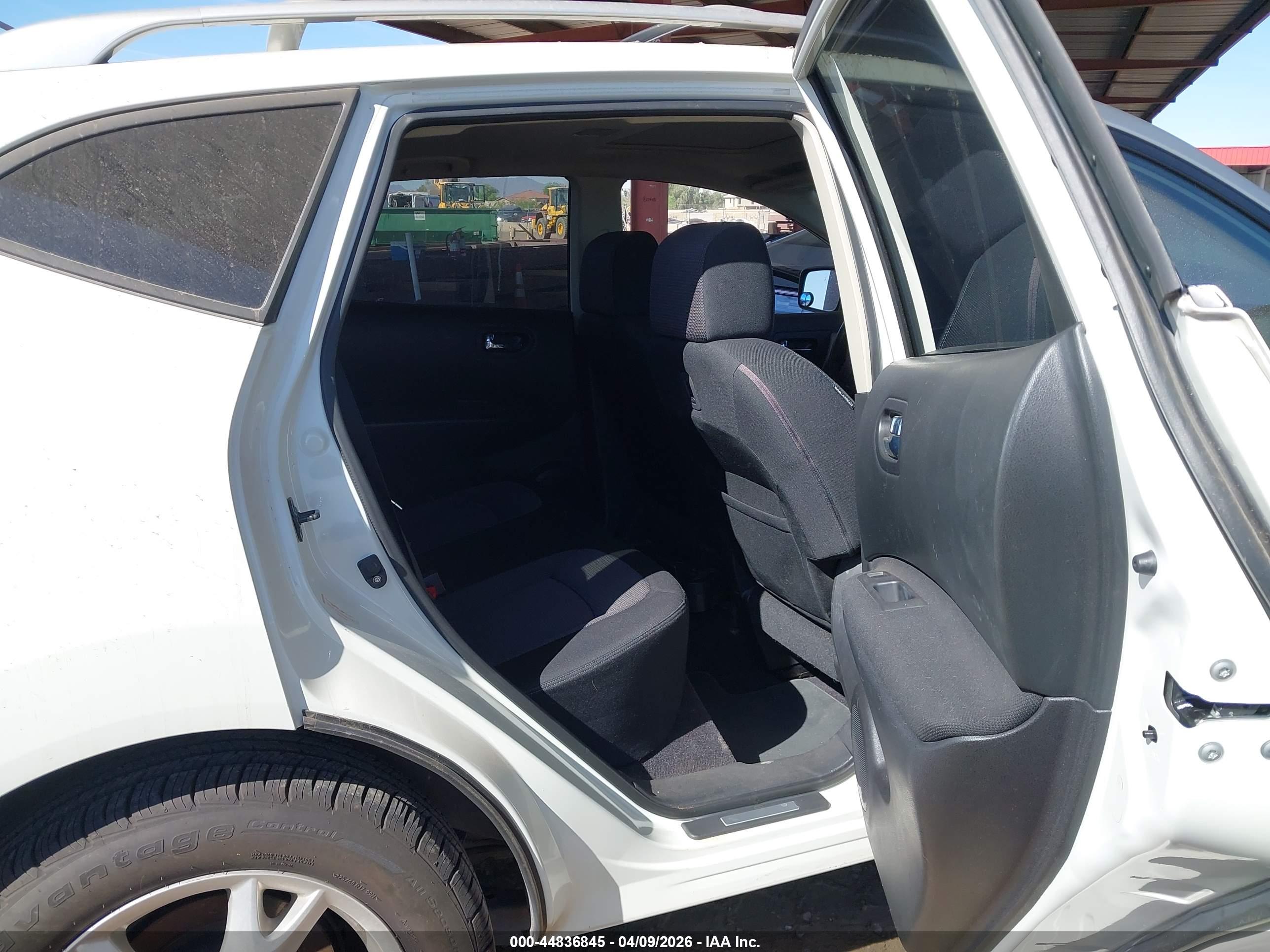 NISSAN ROGUE image 8