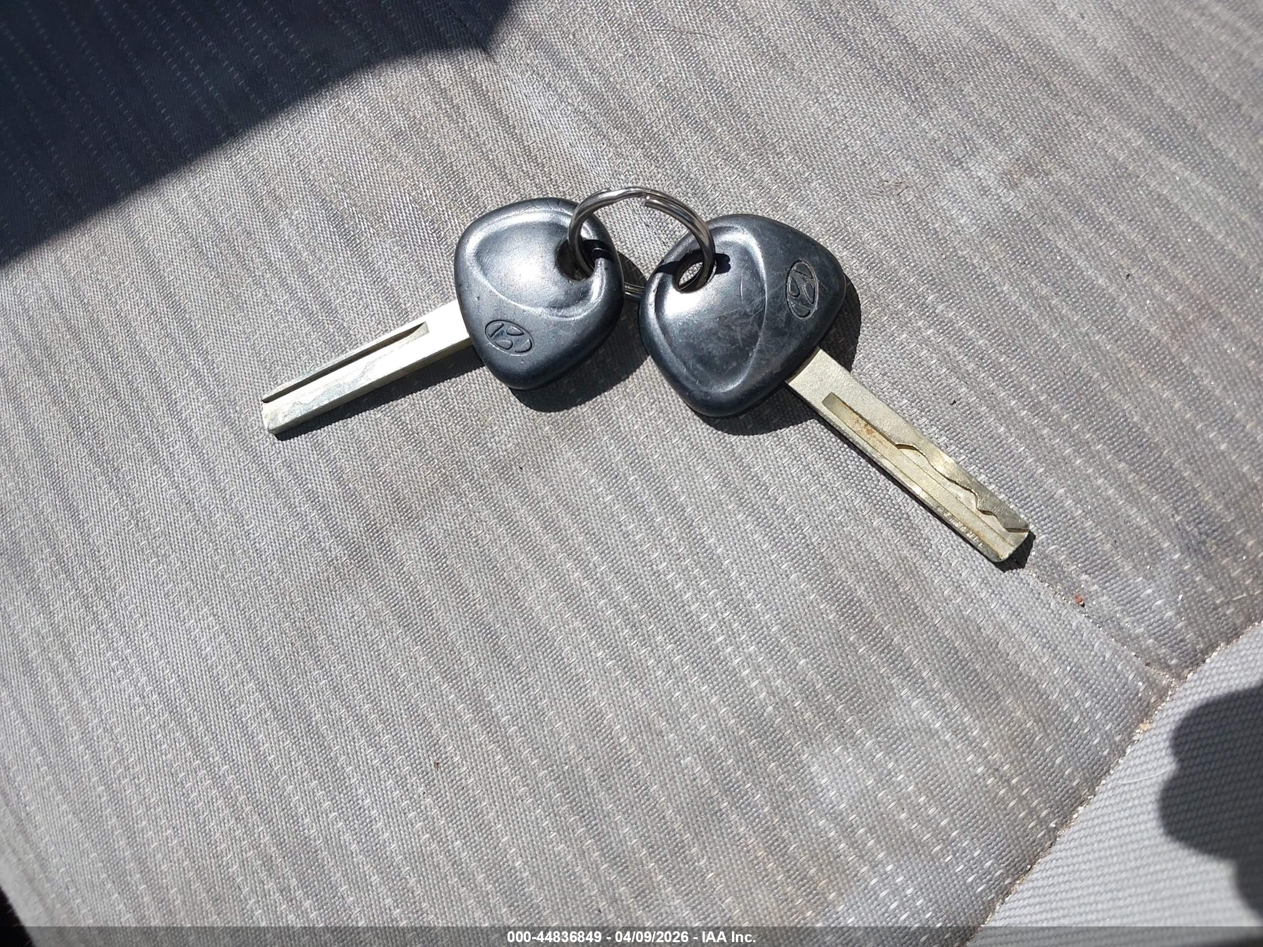 HYUNDAI ACCENT image 11