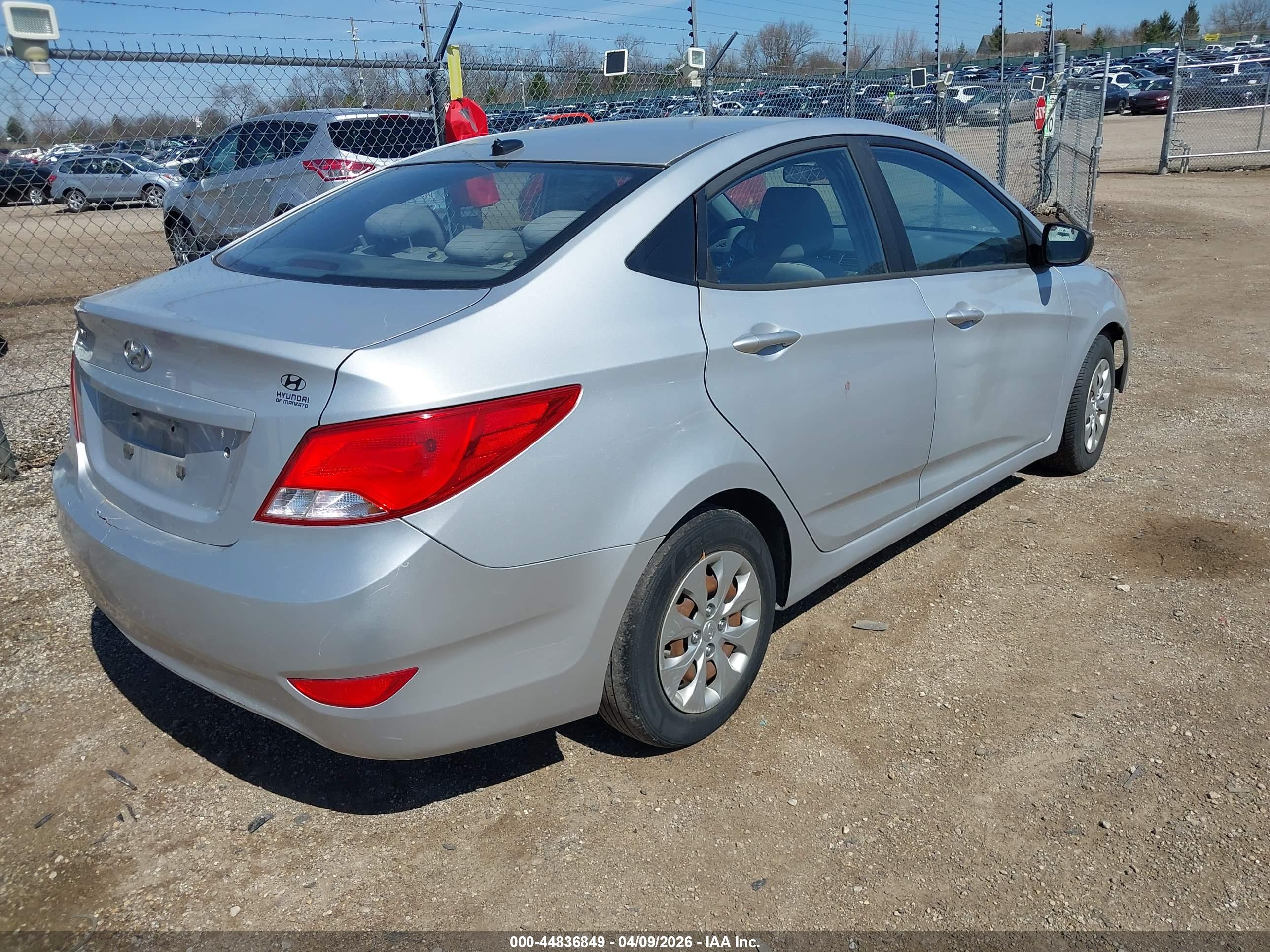 HYUNDAI ACCENT image 4