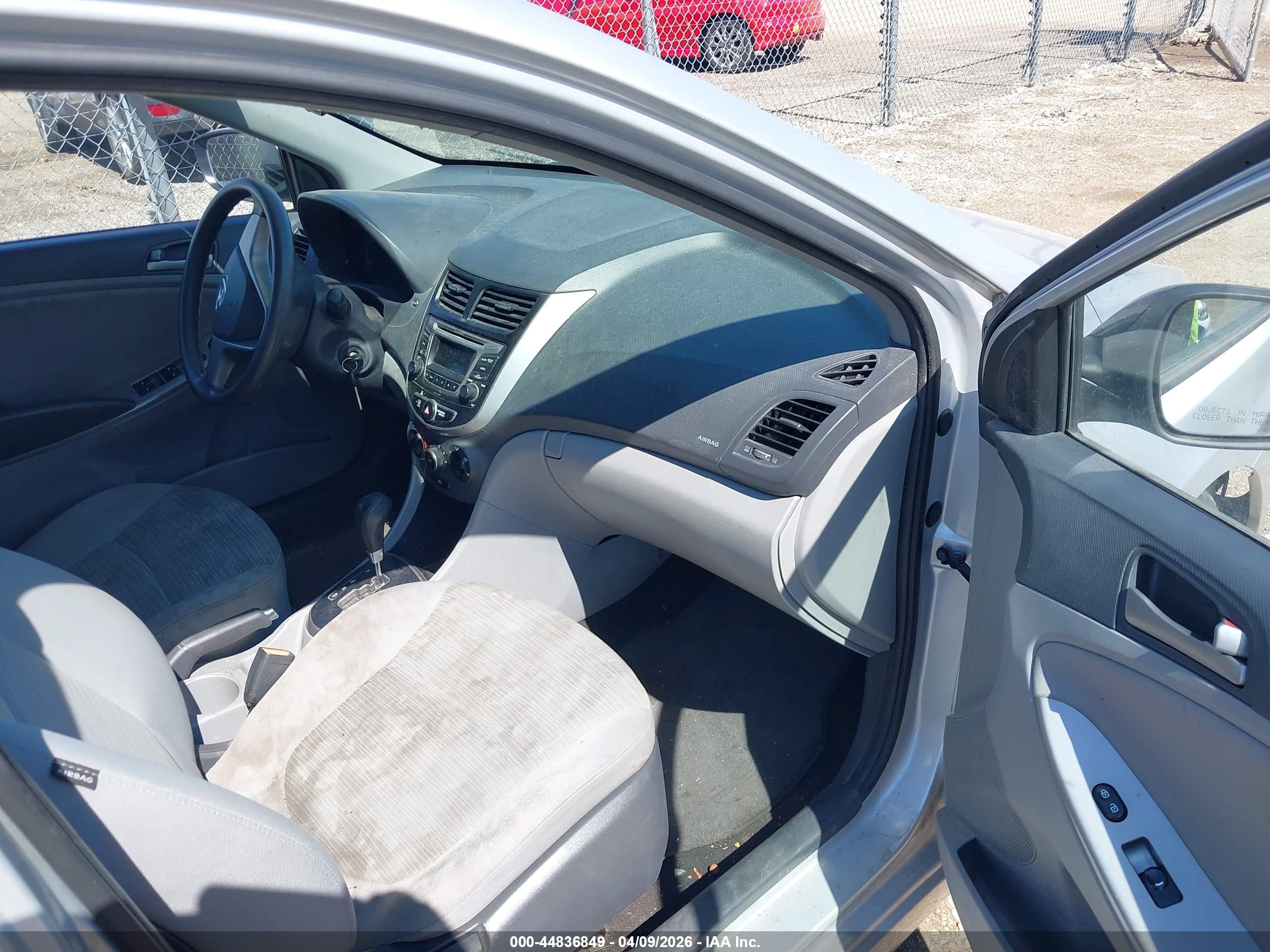 HYUNDAI ACCENT image 5