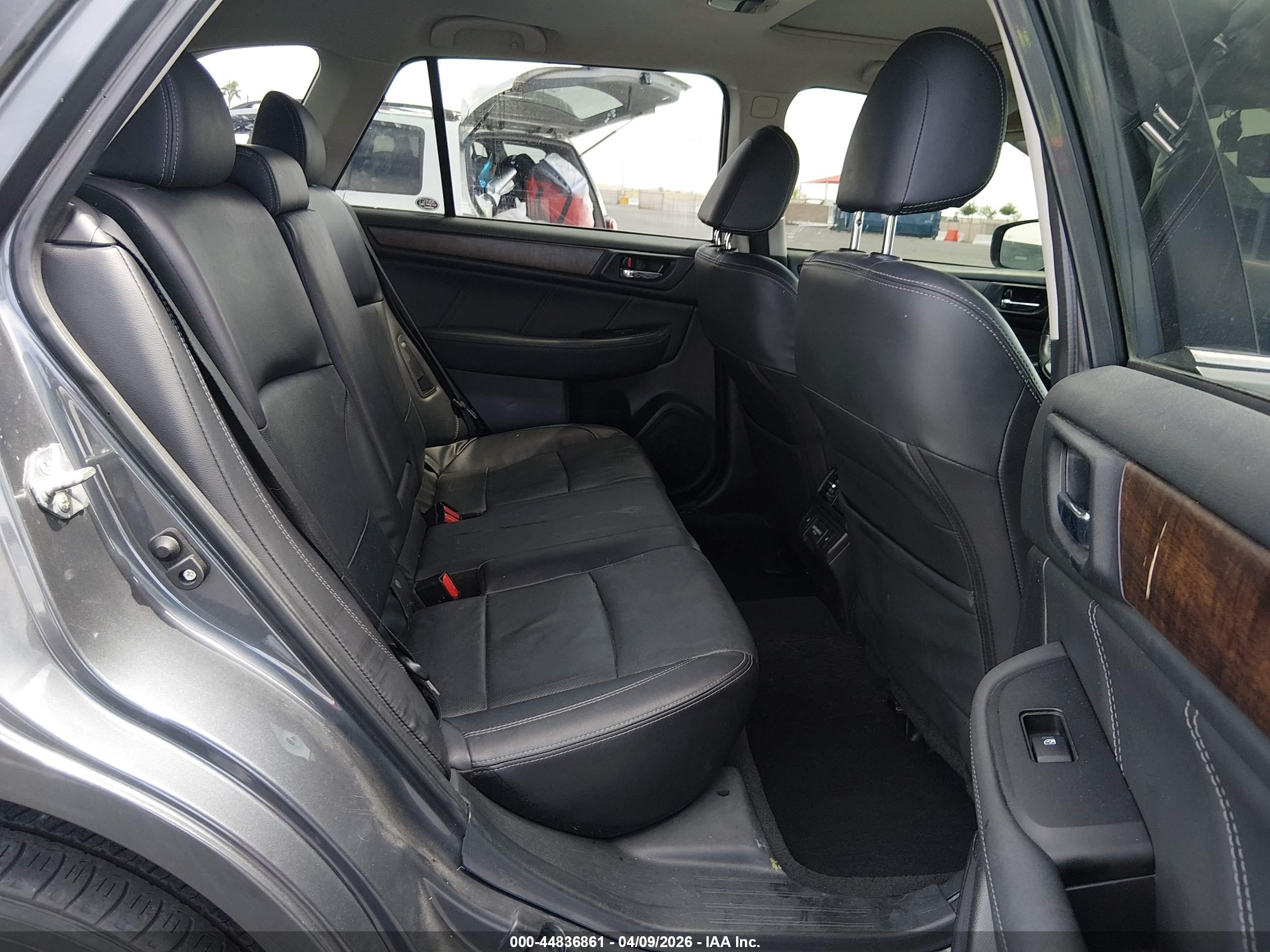 SUBARU OUTBACK image 8