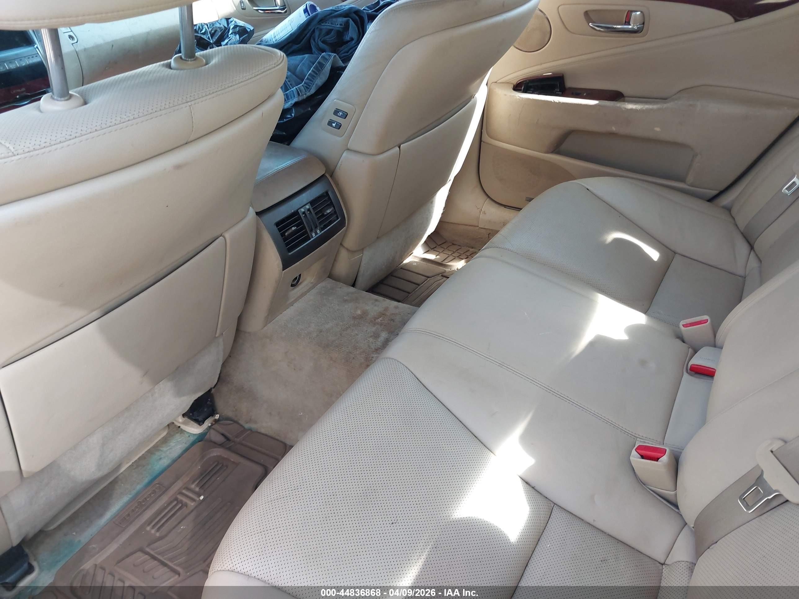LEXUS LS image 8