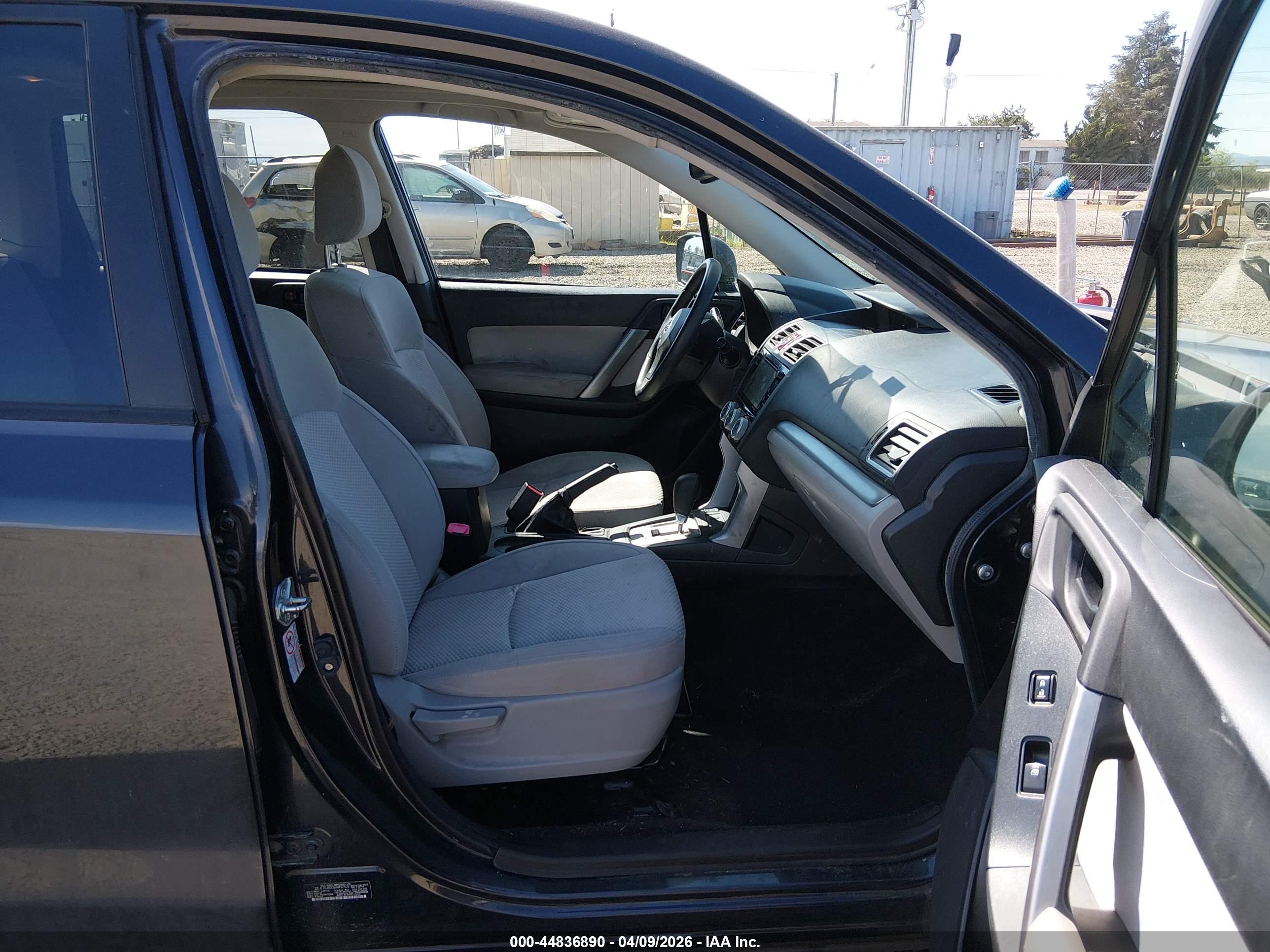 SUBARU FORESTER image 5