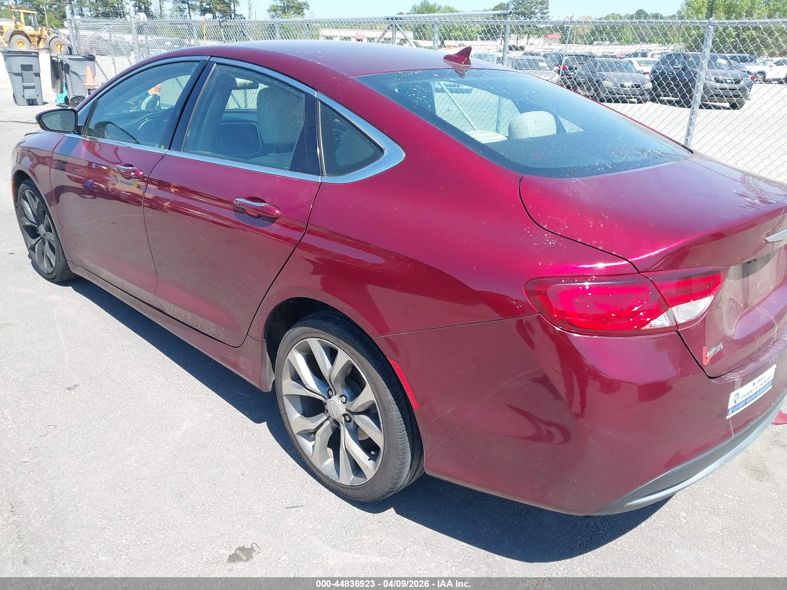 CHRYSLER 200 image 3