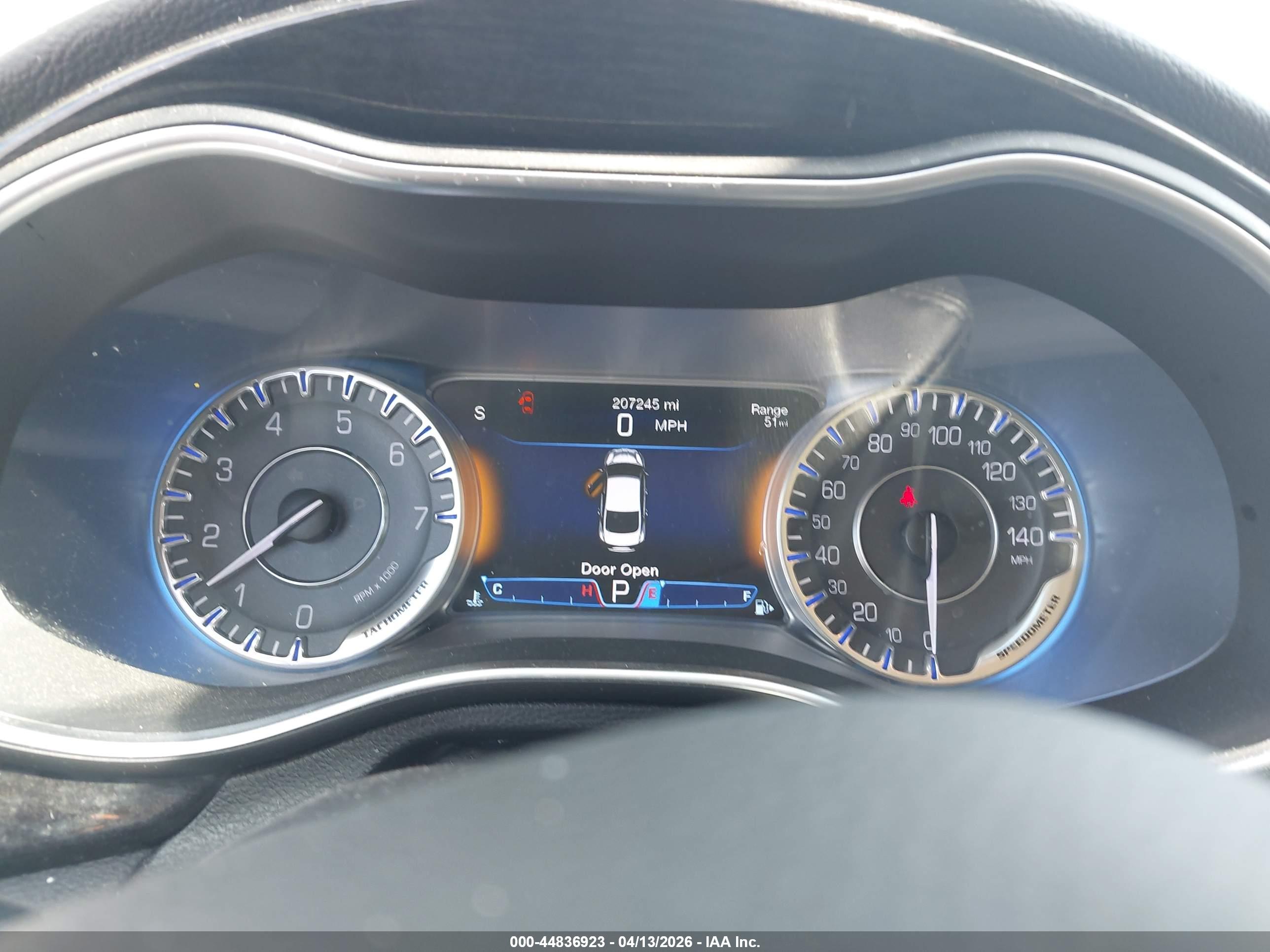 CHRYSLER 200 image 7