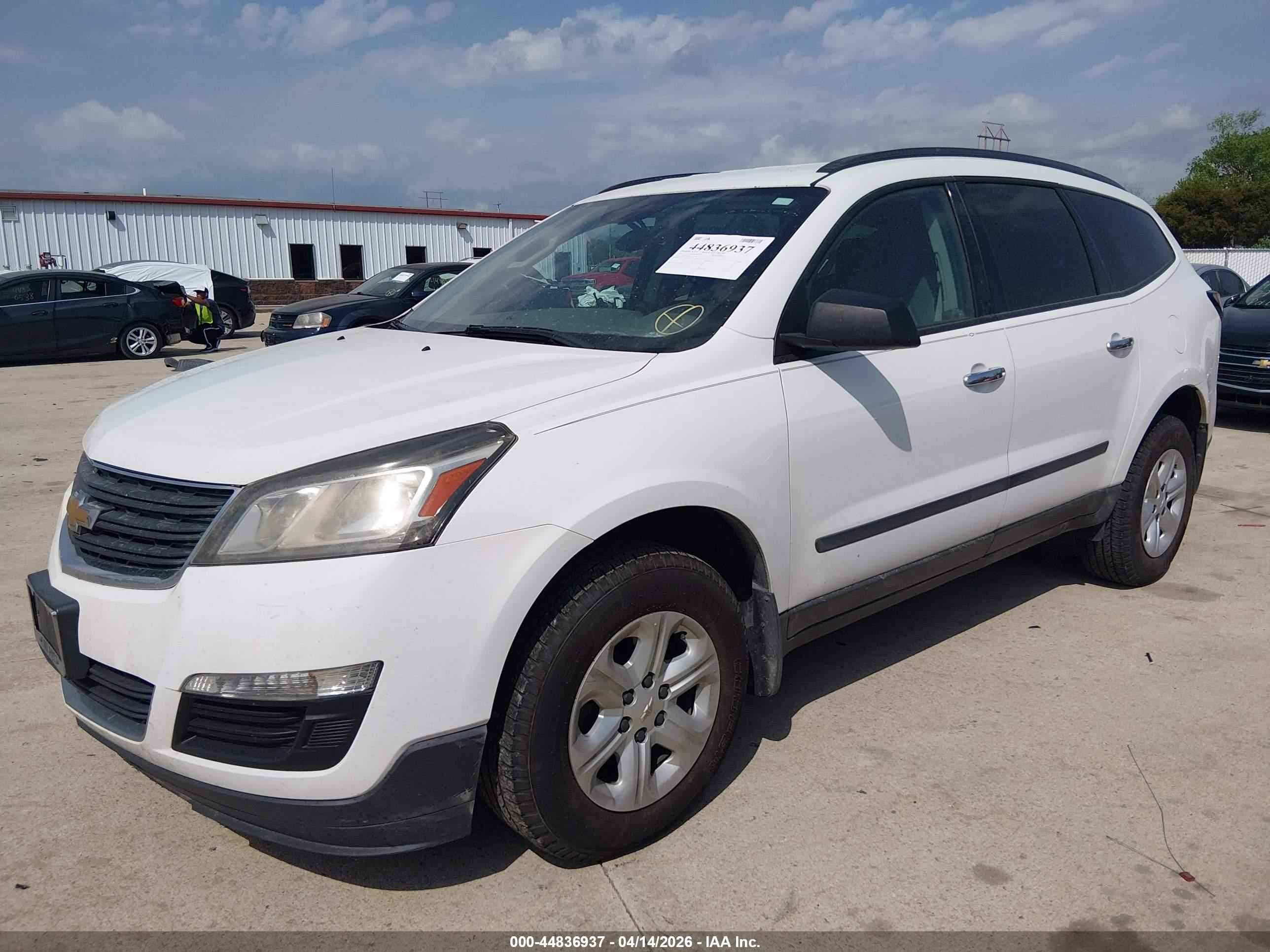 CHEVROLET TRAVERSE image 2