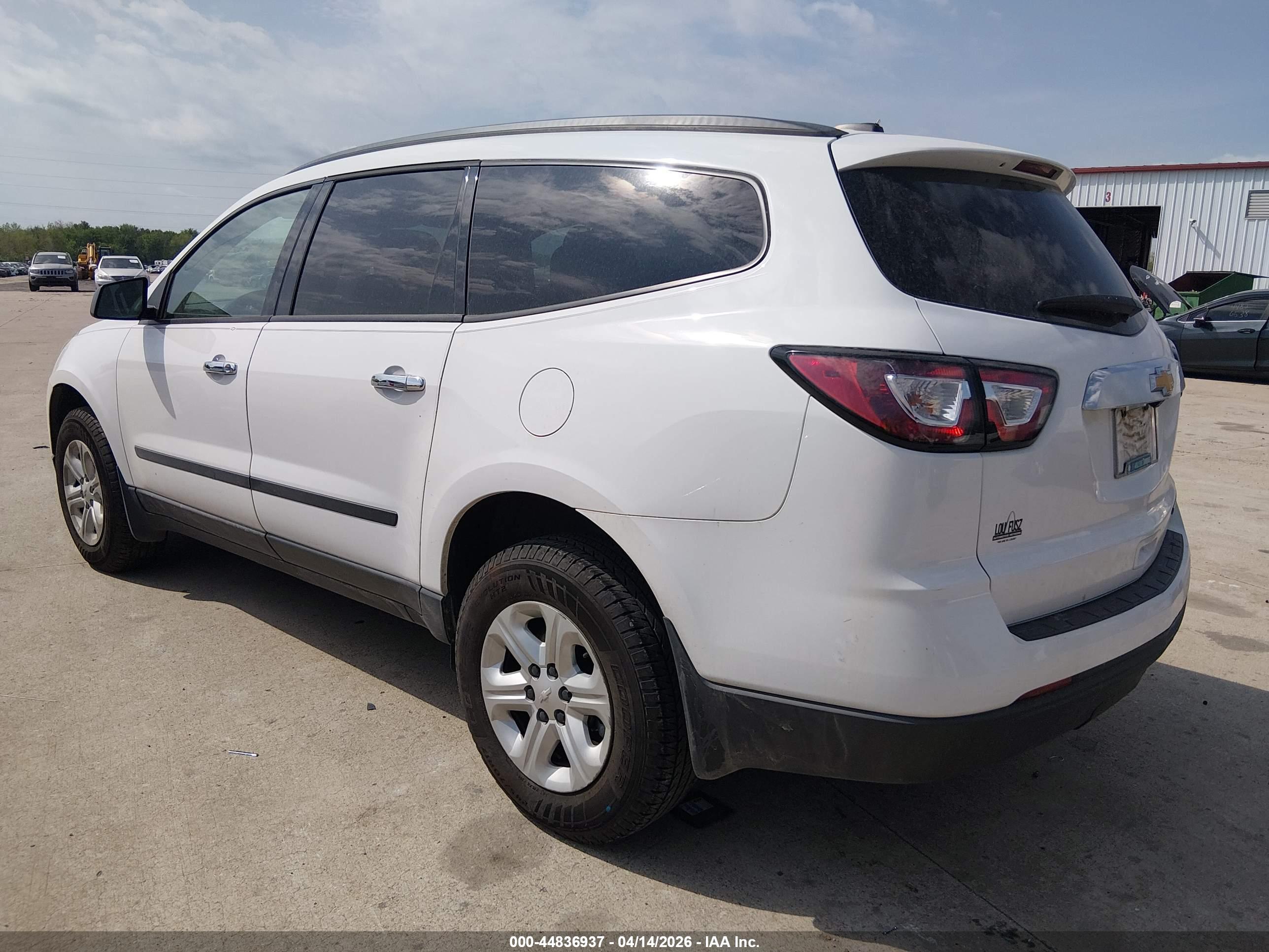 CHEVROLET TRAVERSE image 3