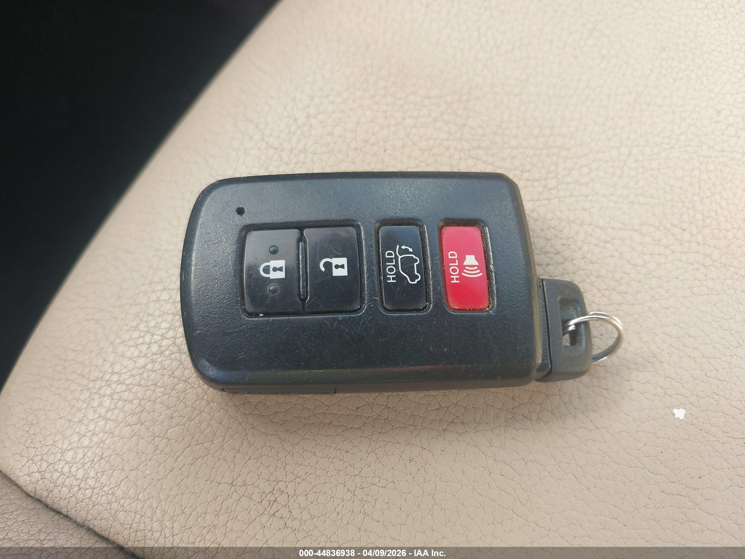 TOYOTA RAV4 image 11