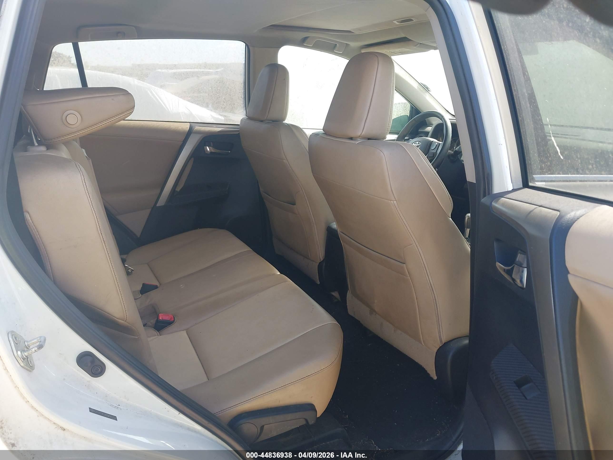 TOYOTA RAV4 image 8