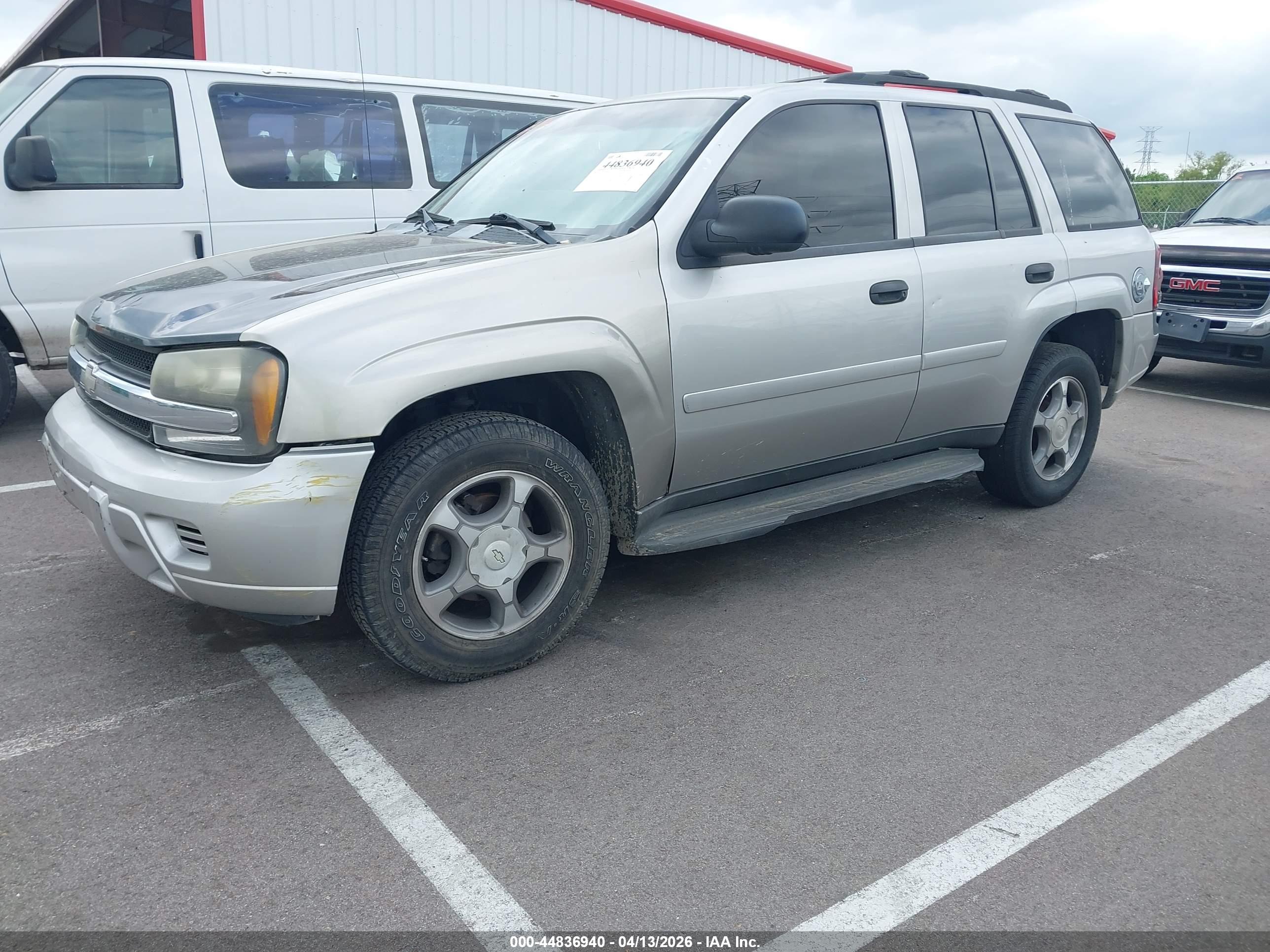CHEVROLET TRAILBLAZER image 2