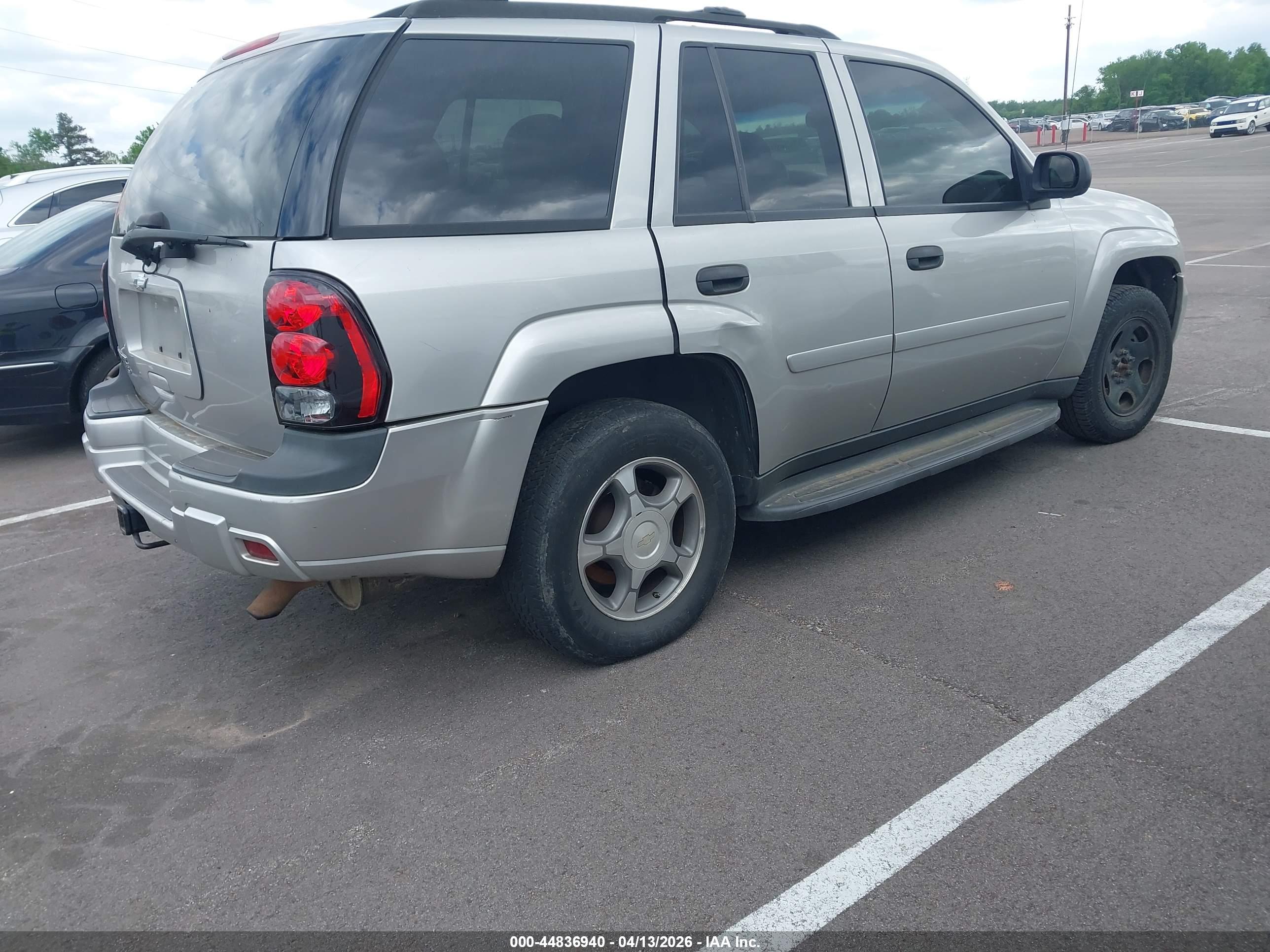 CHEVROLET TRAILBLAZER image 4