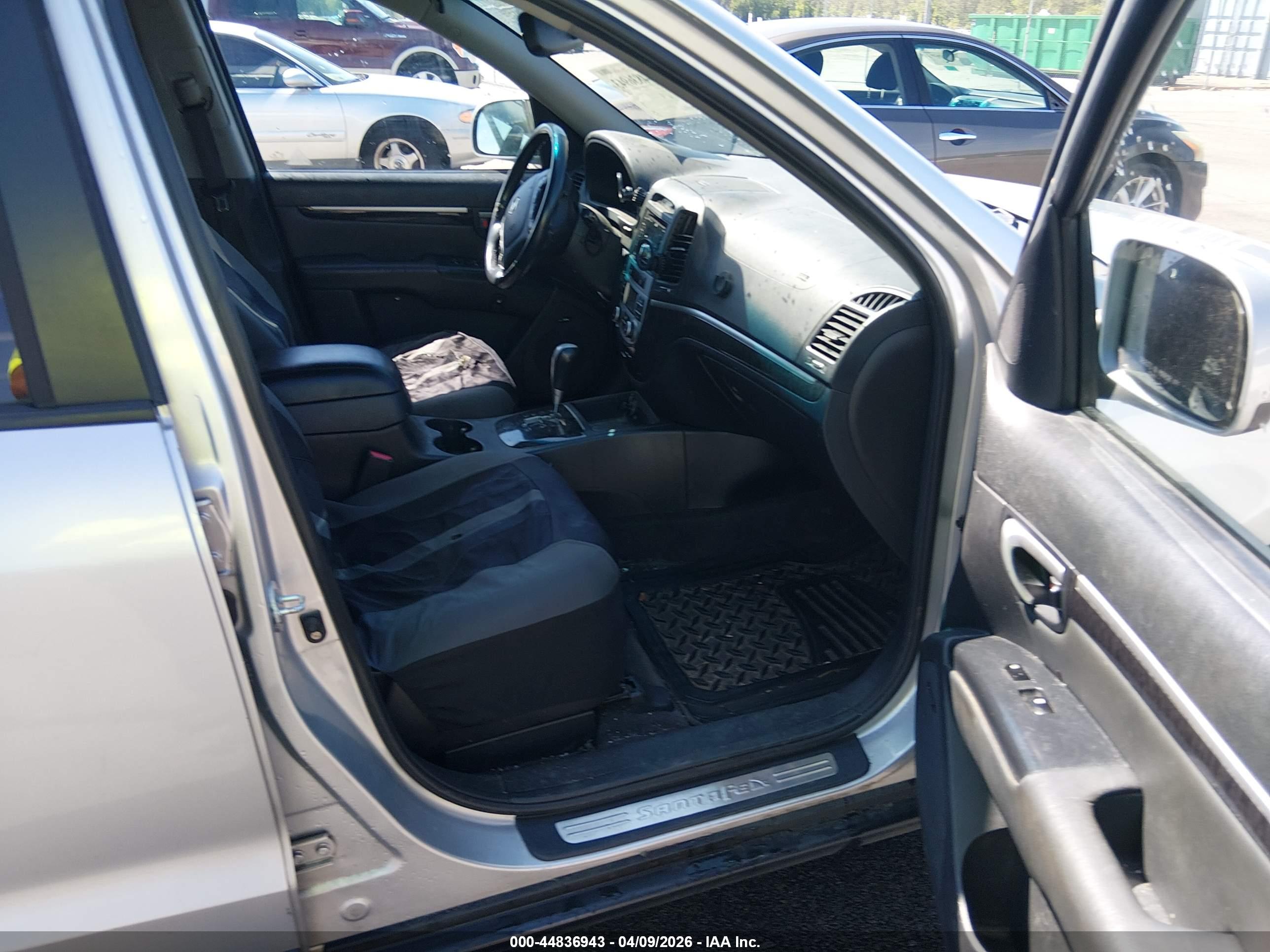 HYUNDAI SANTA image 5