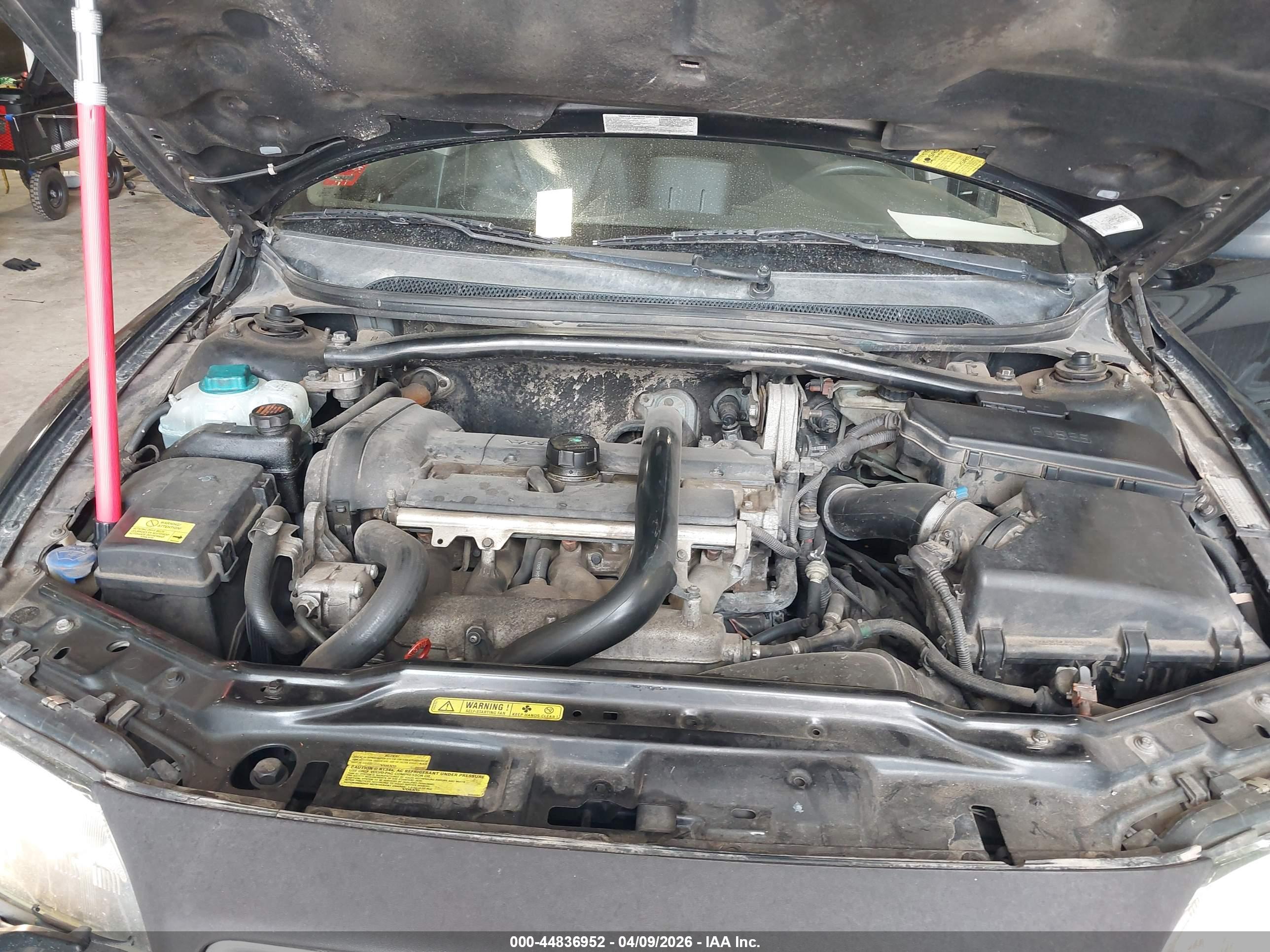 VOLVO XC70 image 10