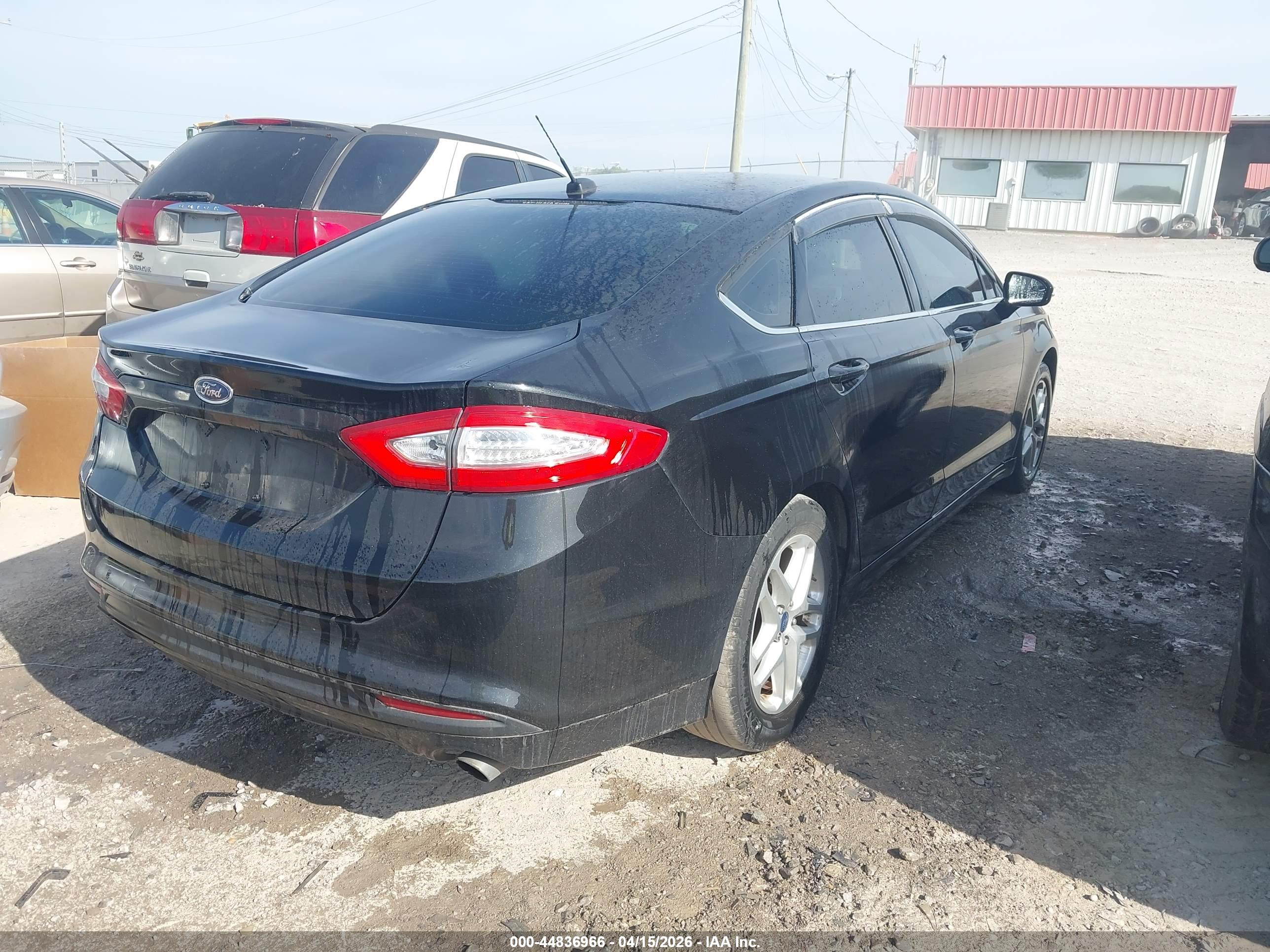 FORD FUSION image 4