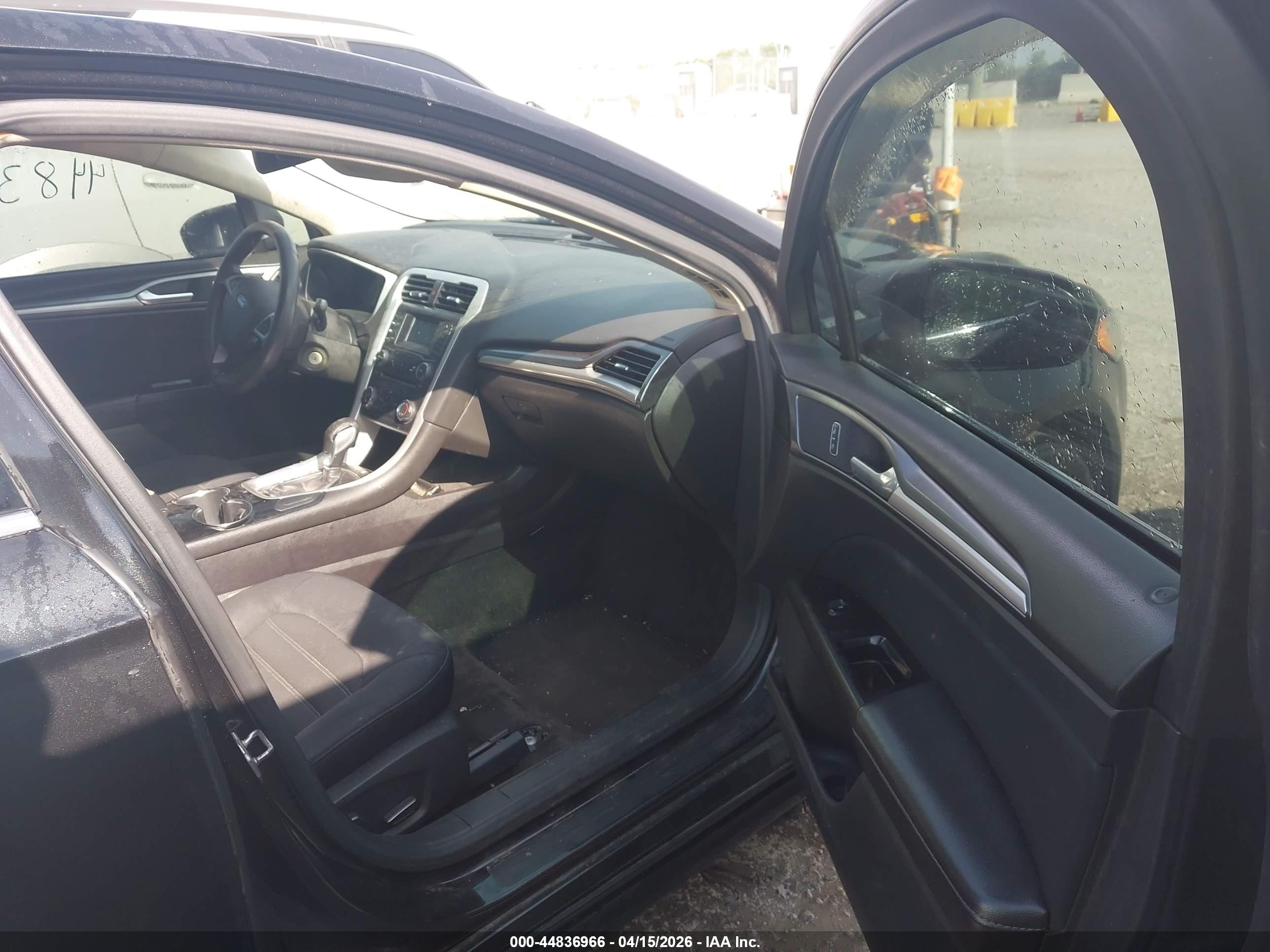 FORD FUSION image 5
