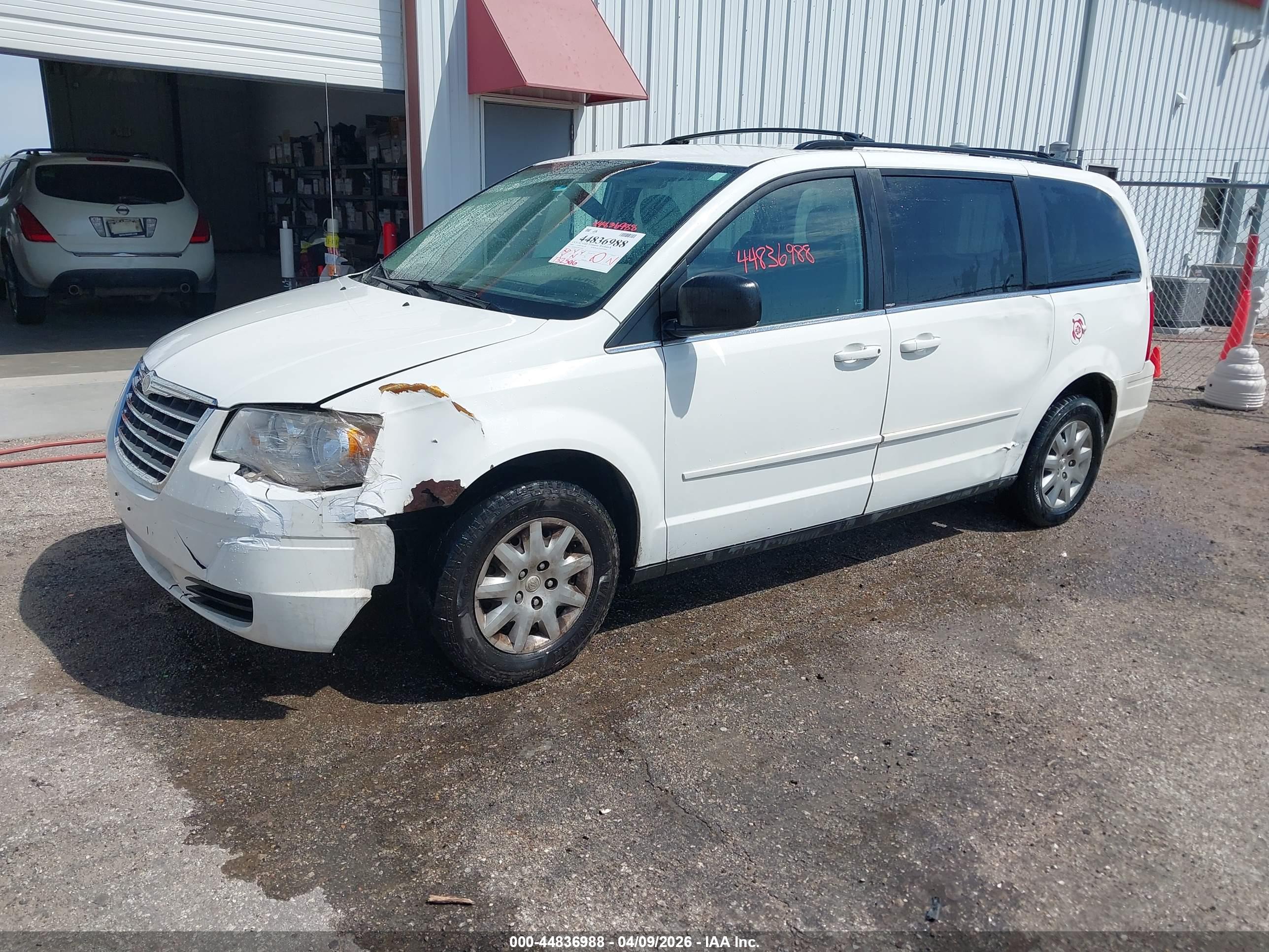 CHRYSLER TOWN image 2