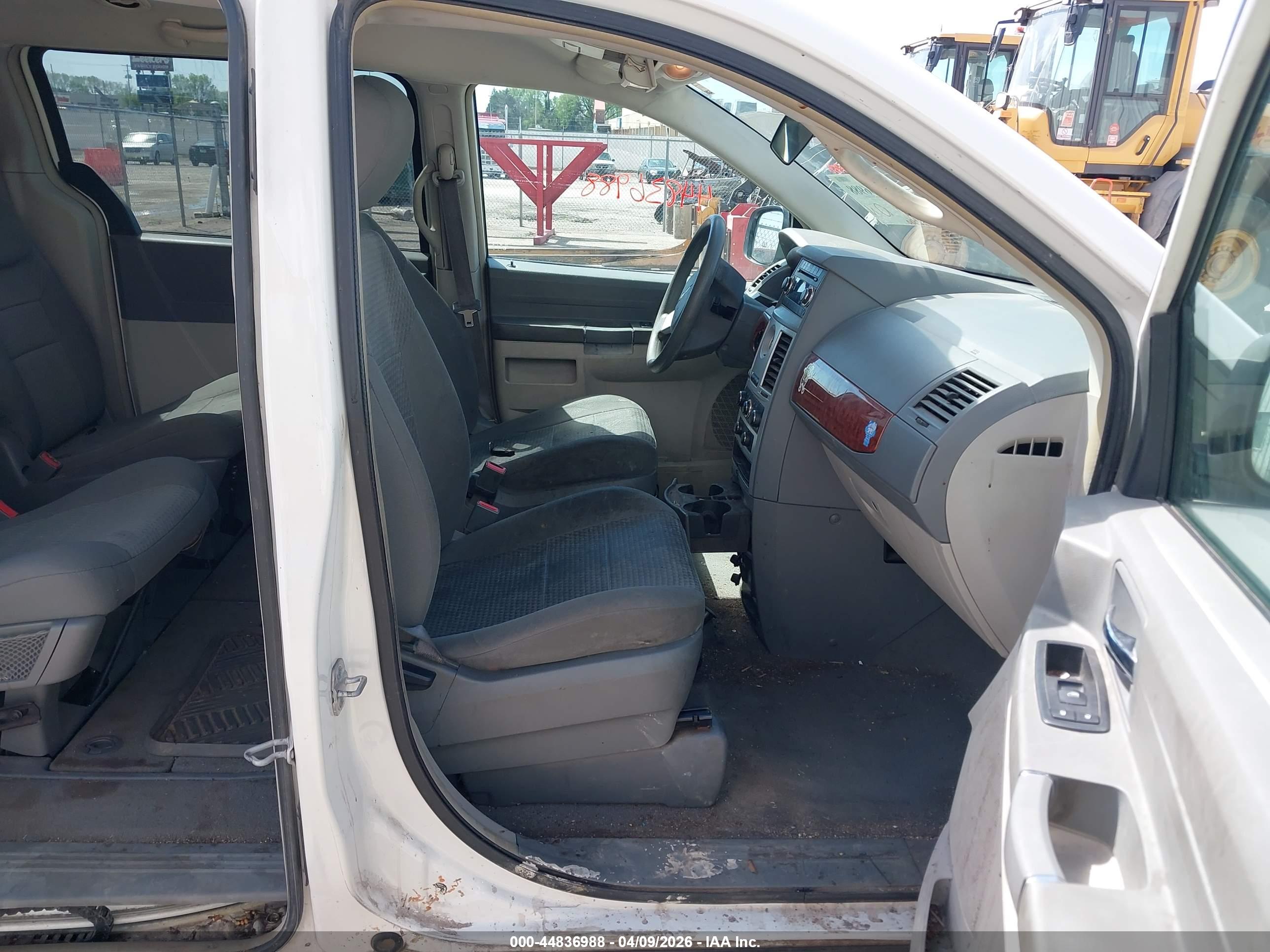 CHRYSLER TOWN image 5
