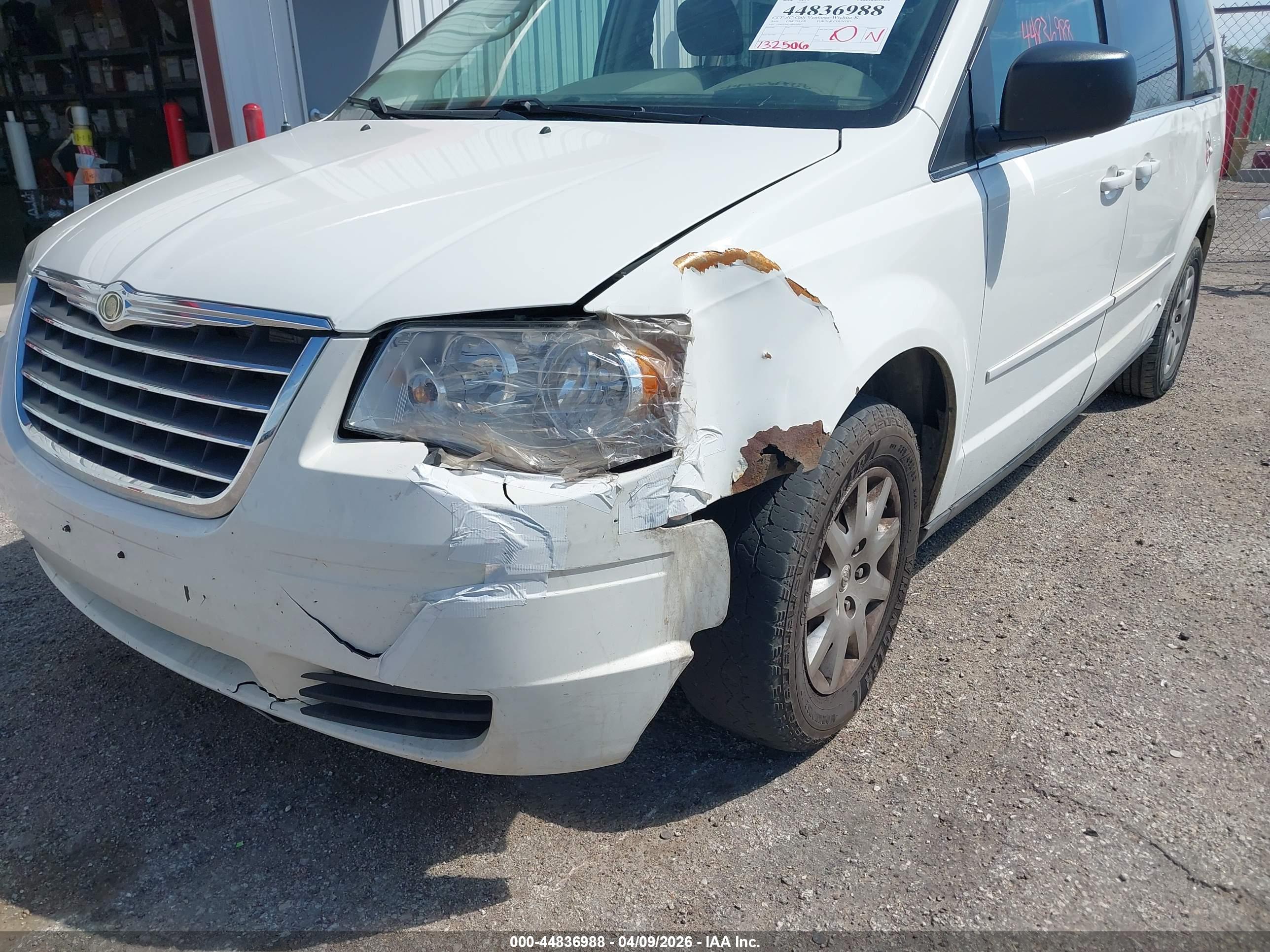 CHRYSLER TOWN image 6