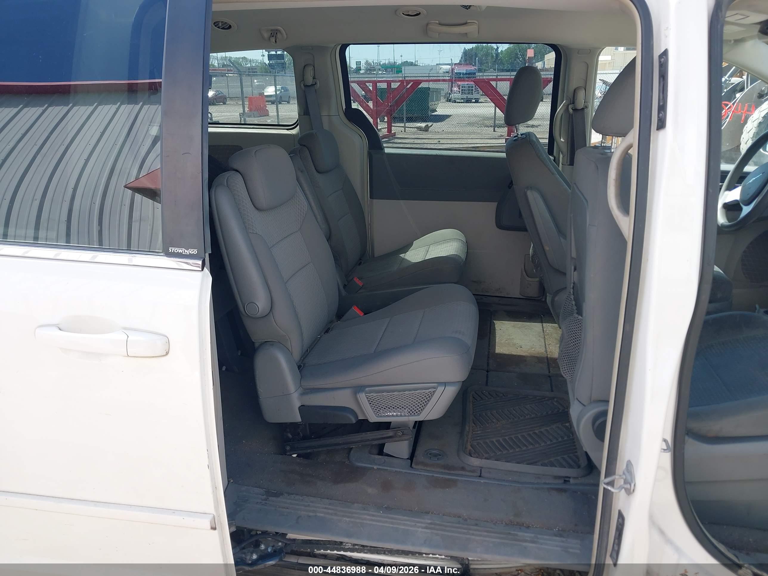 CHRYSLER TOWN image 8