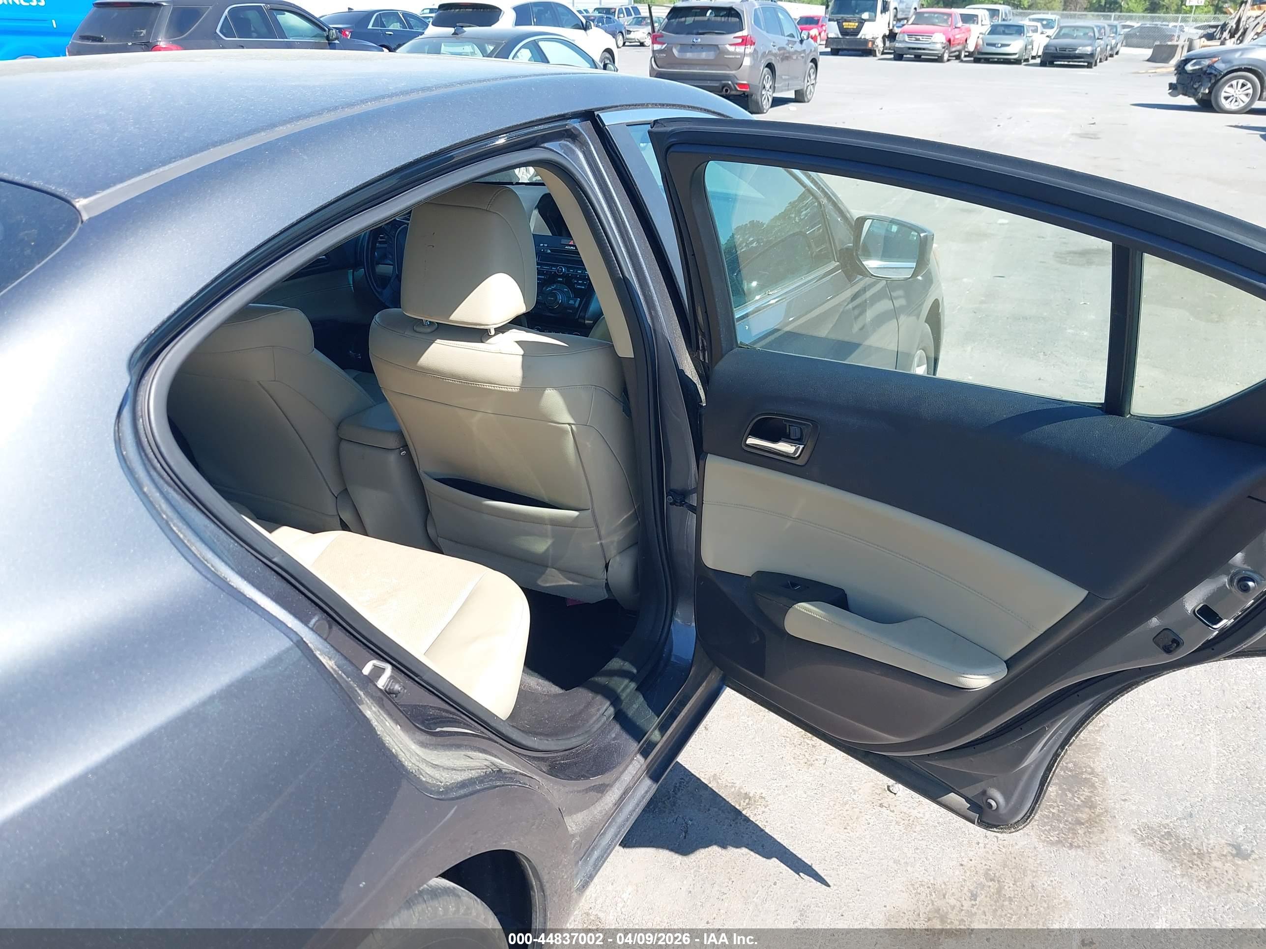 ACURA ILX image 8