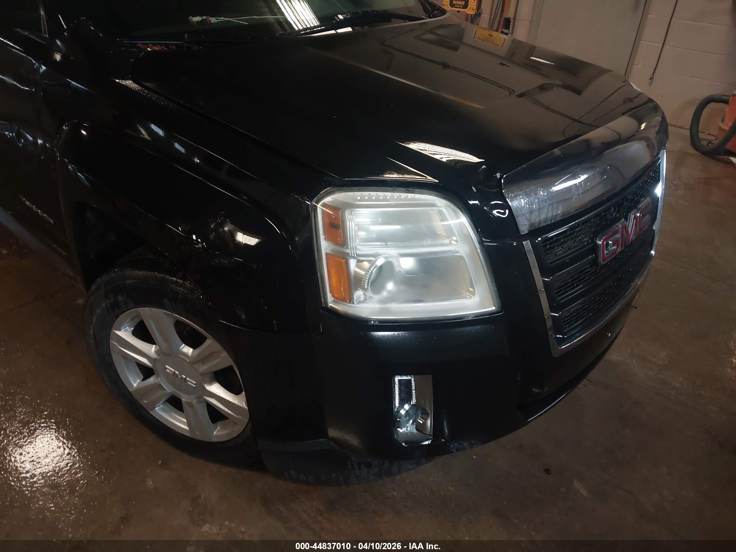 GMC TERRAIN image 6