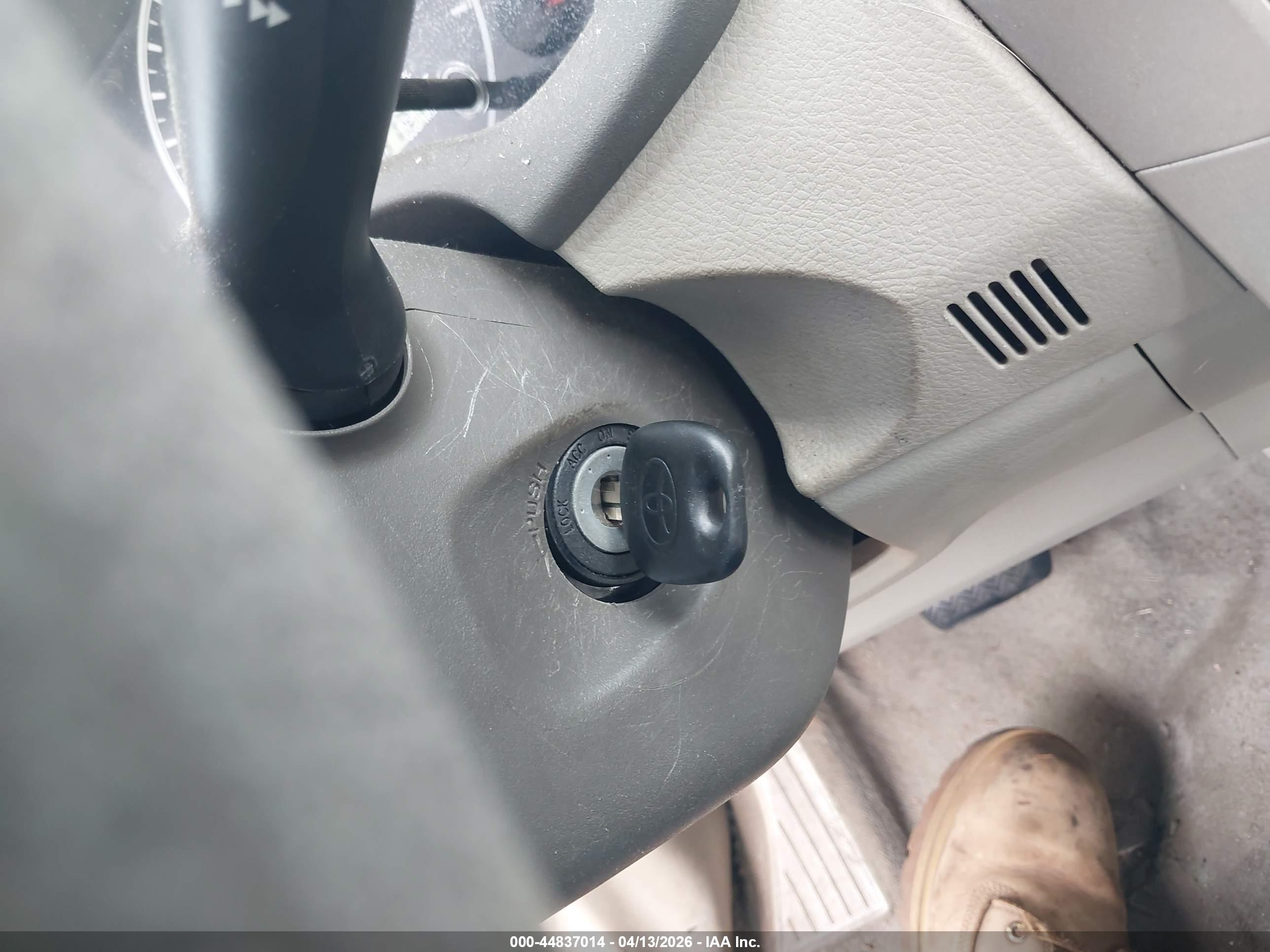 TOYOTA COROLLA image 11