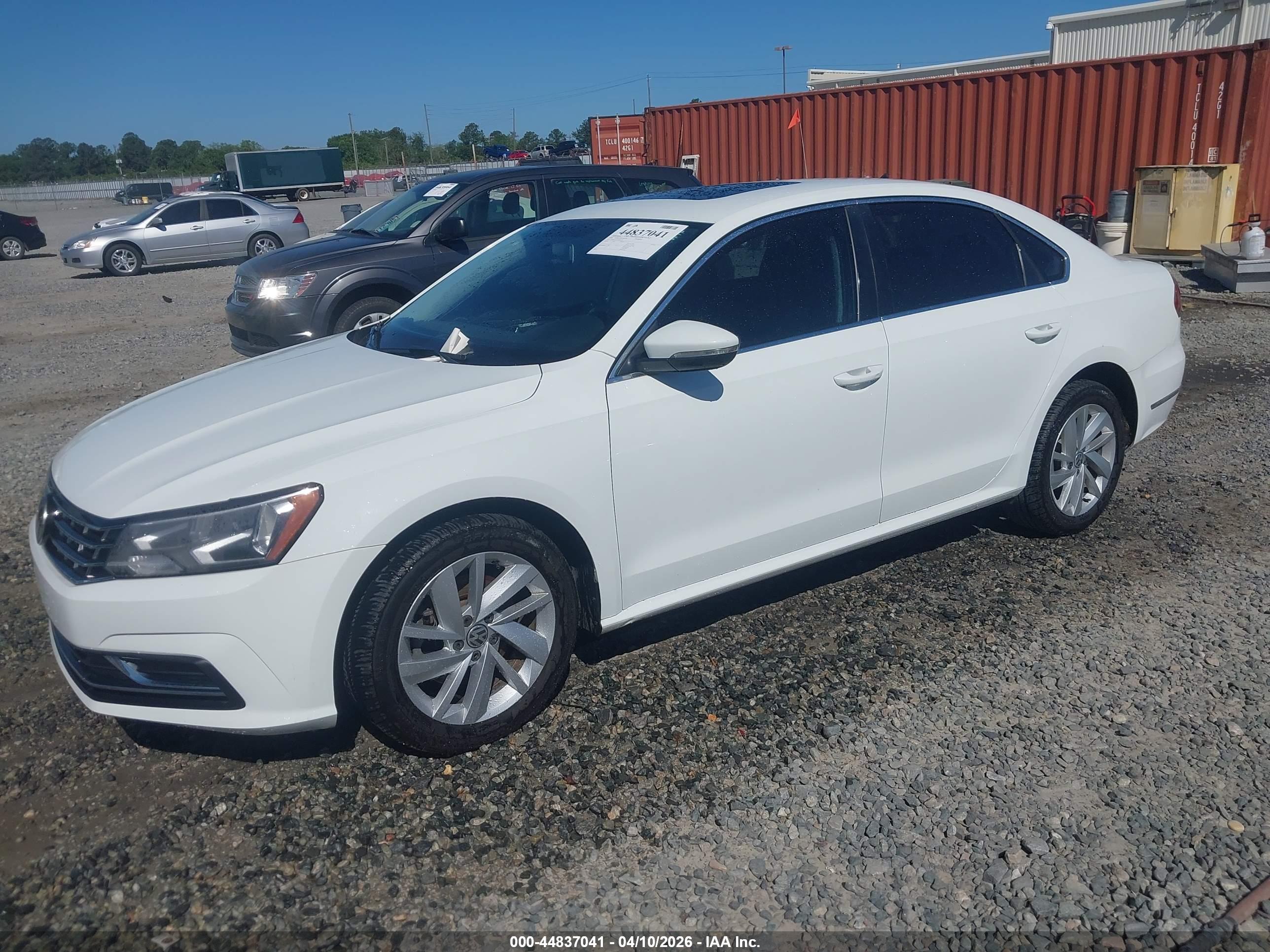 VOLKSWAGEN PASSAT image 2