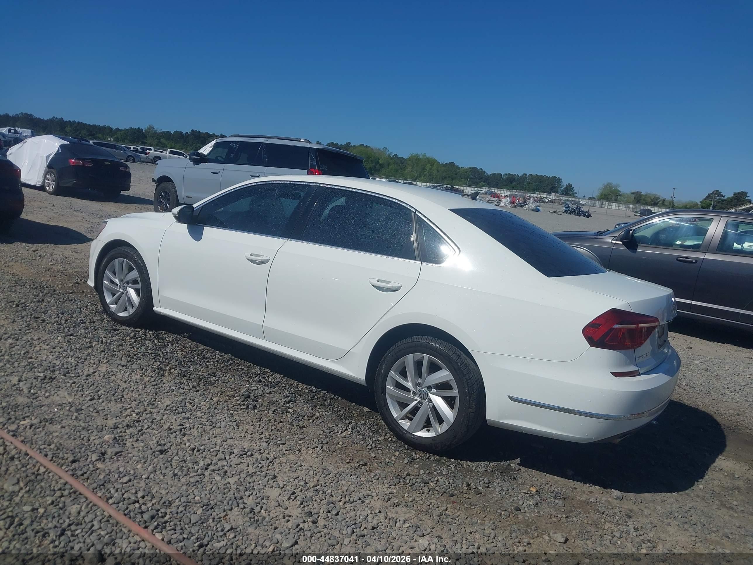 VOLKSWAGEN PASSAT image 3