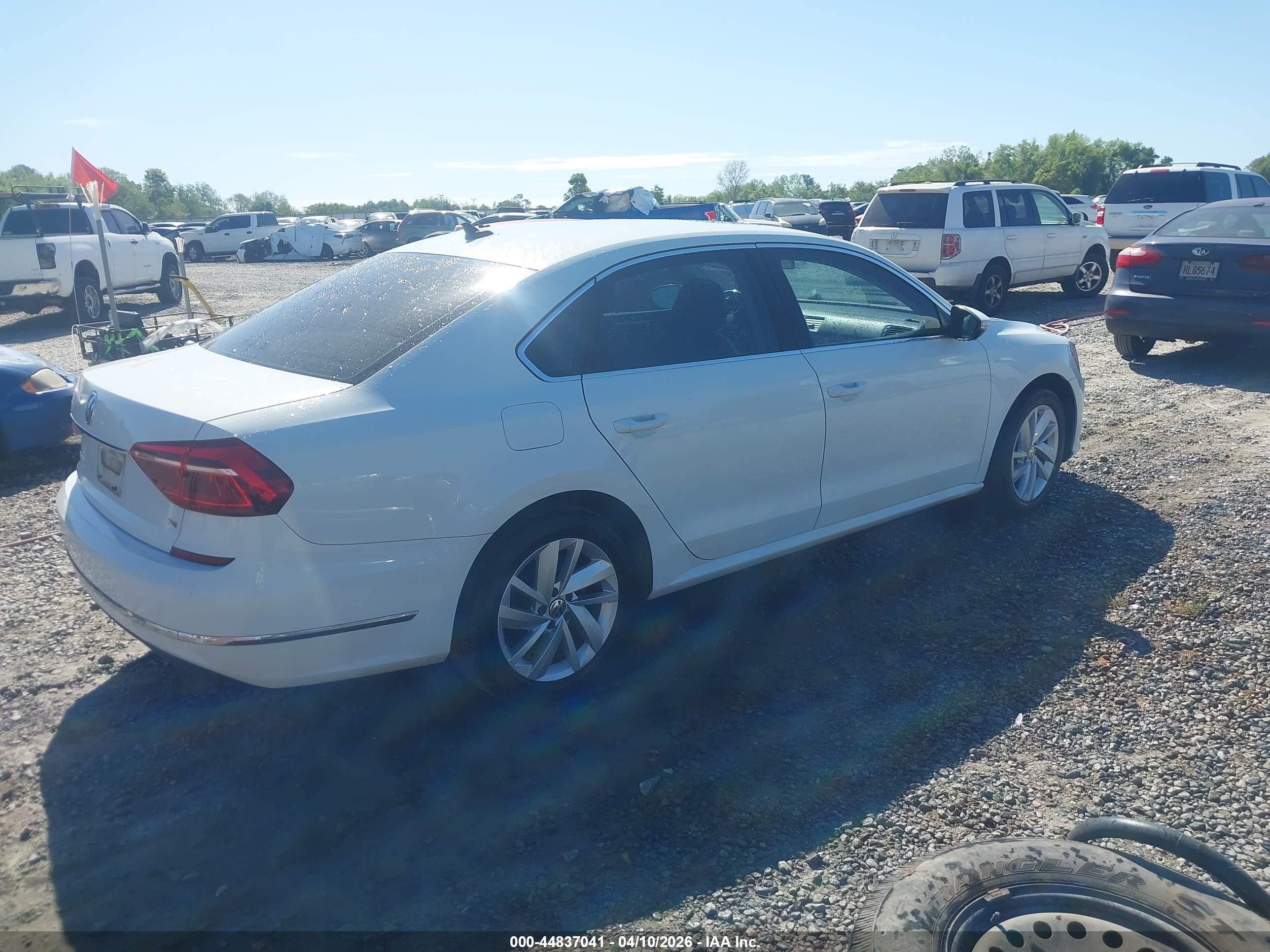 VOLKSWAGEN PASSAT image 4