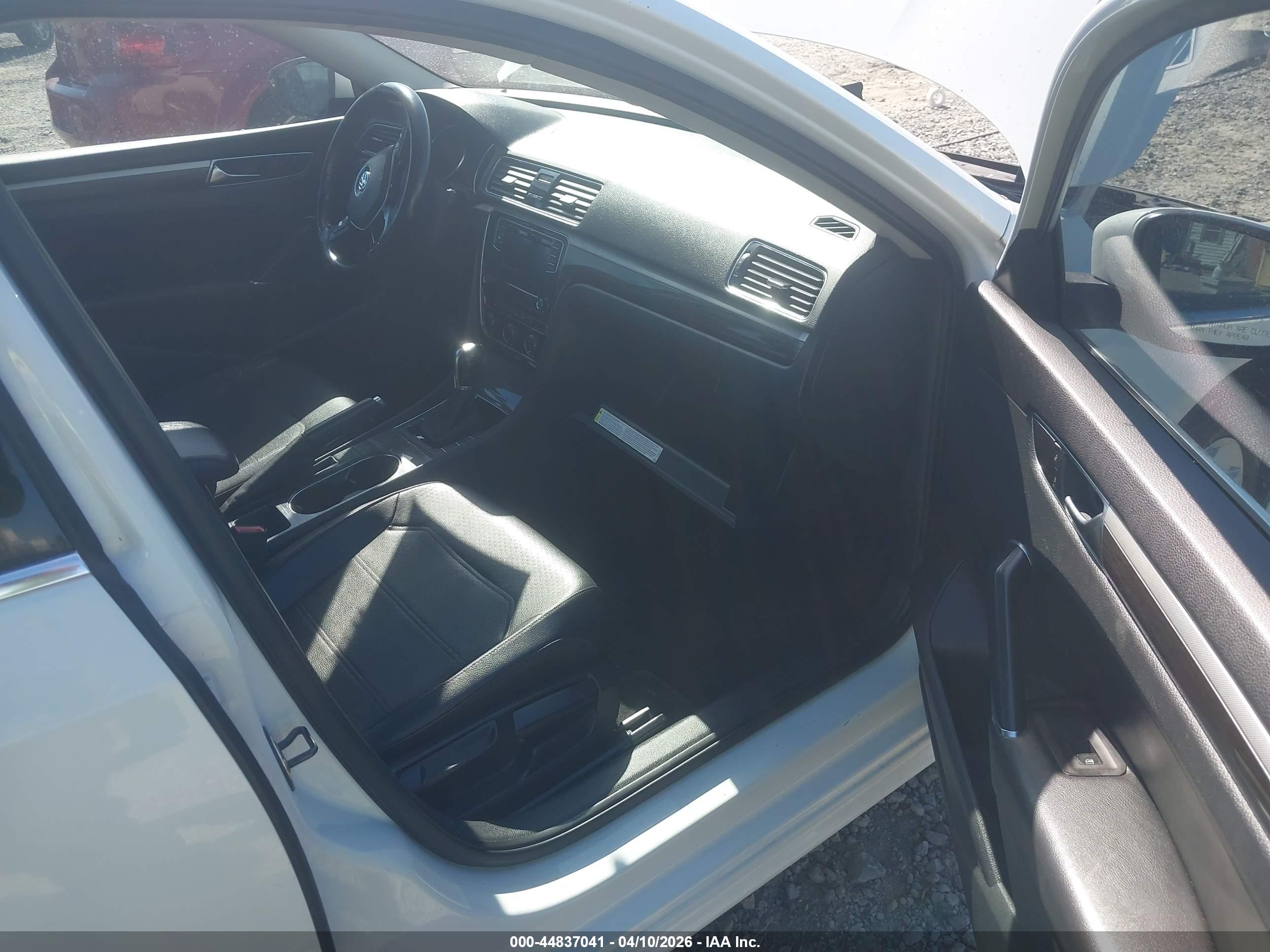 VOLKSWAGEN PASSAT image 5