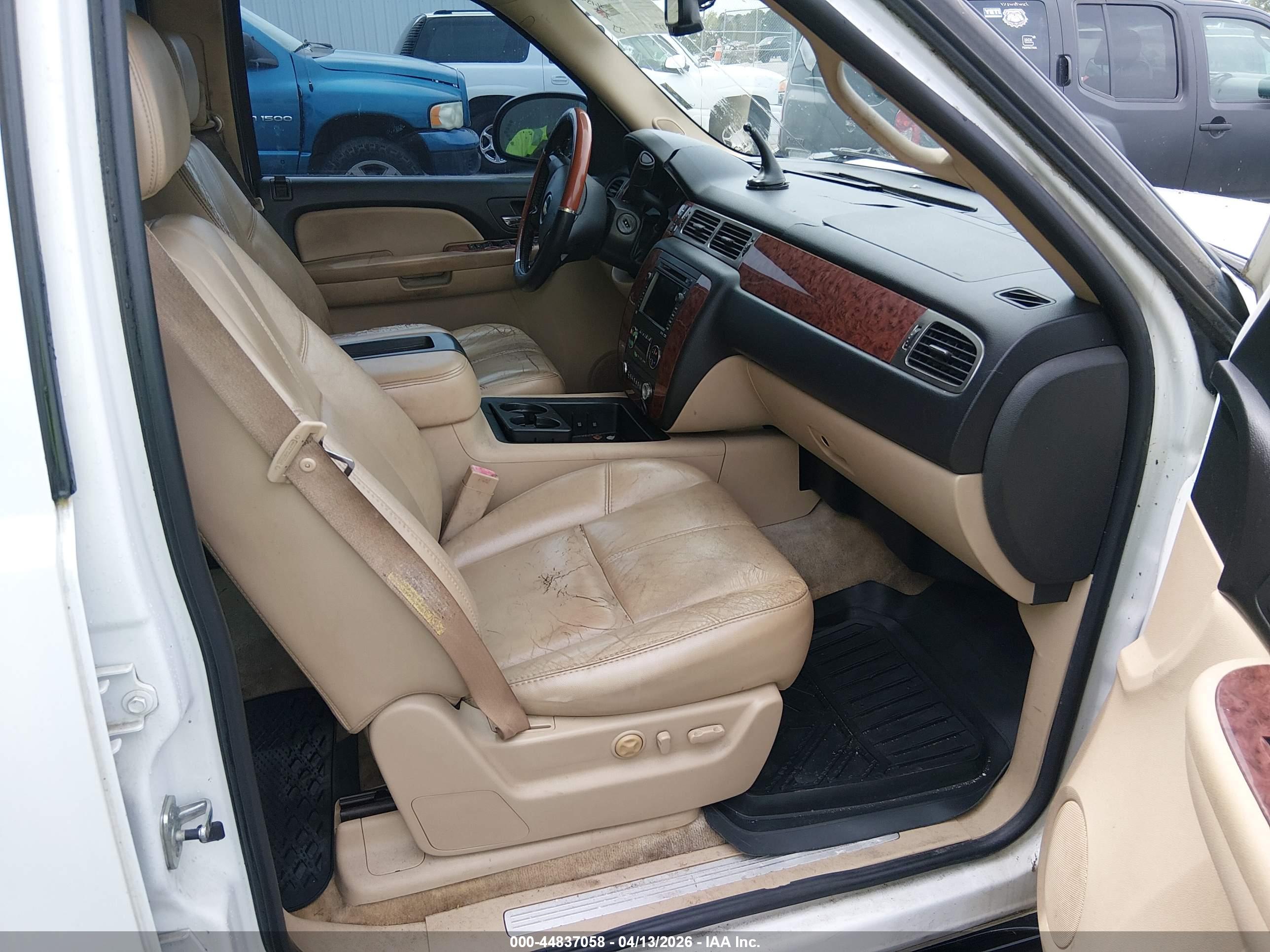 CHEVROLET SUBURBAN image 5