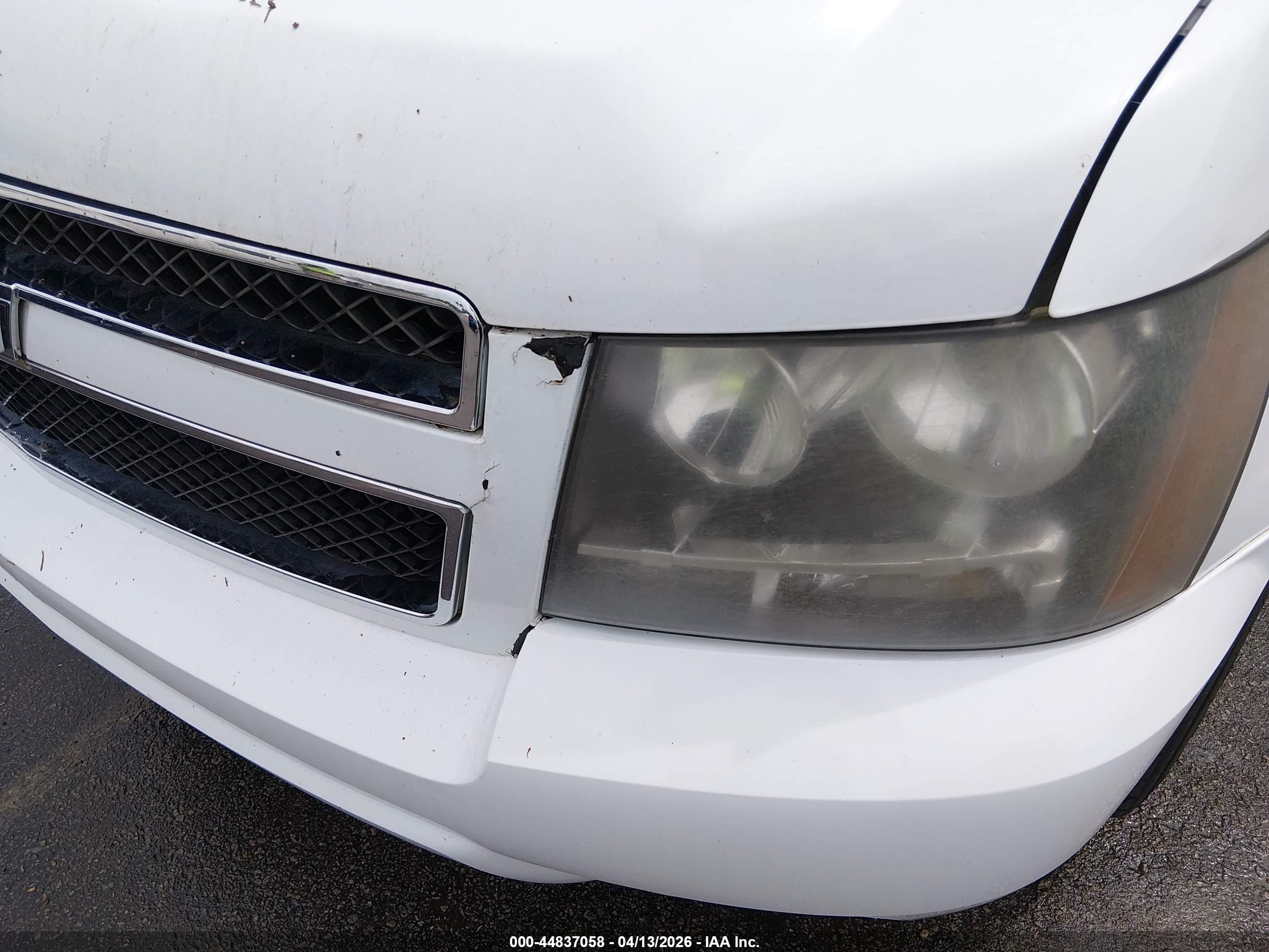 CHEVROLET SUBURBAN image 6
