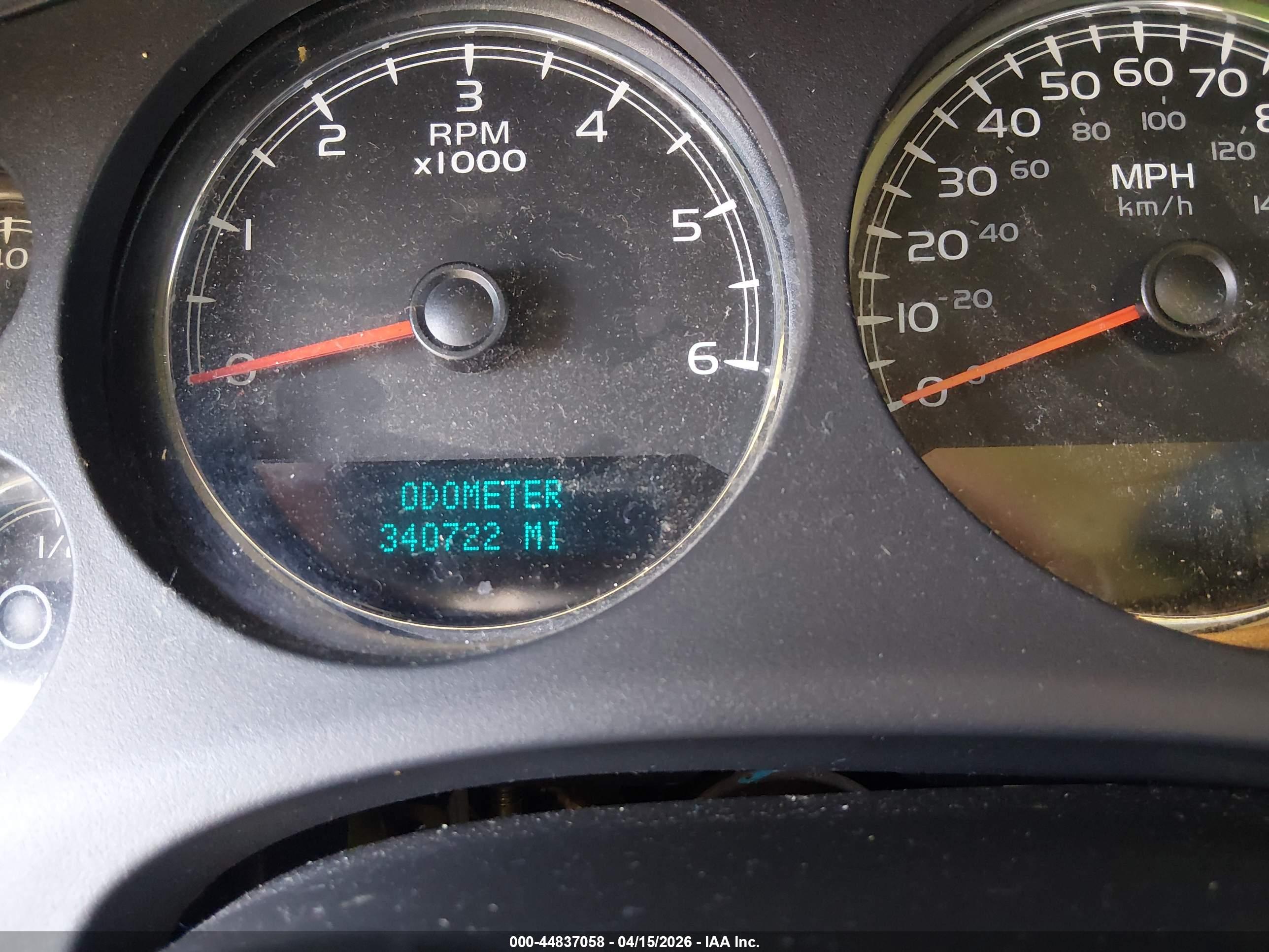 CHEVROLET SUBURBAN image 7