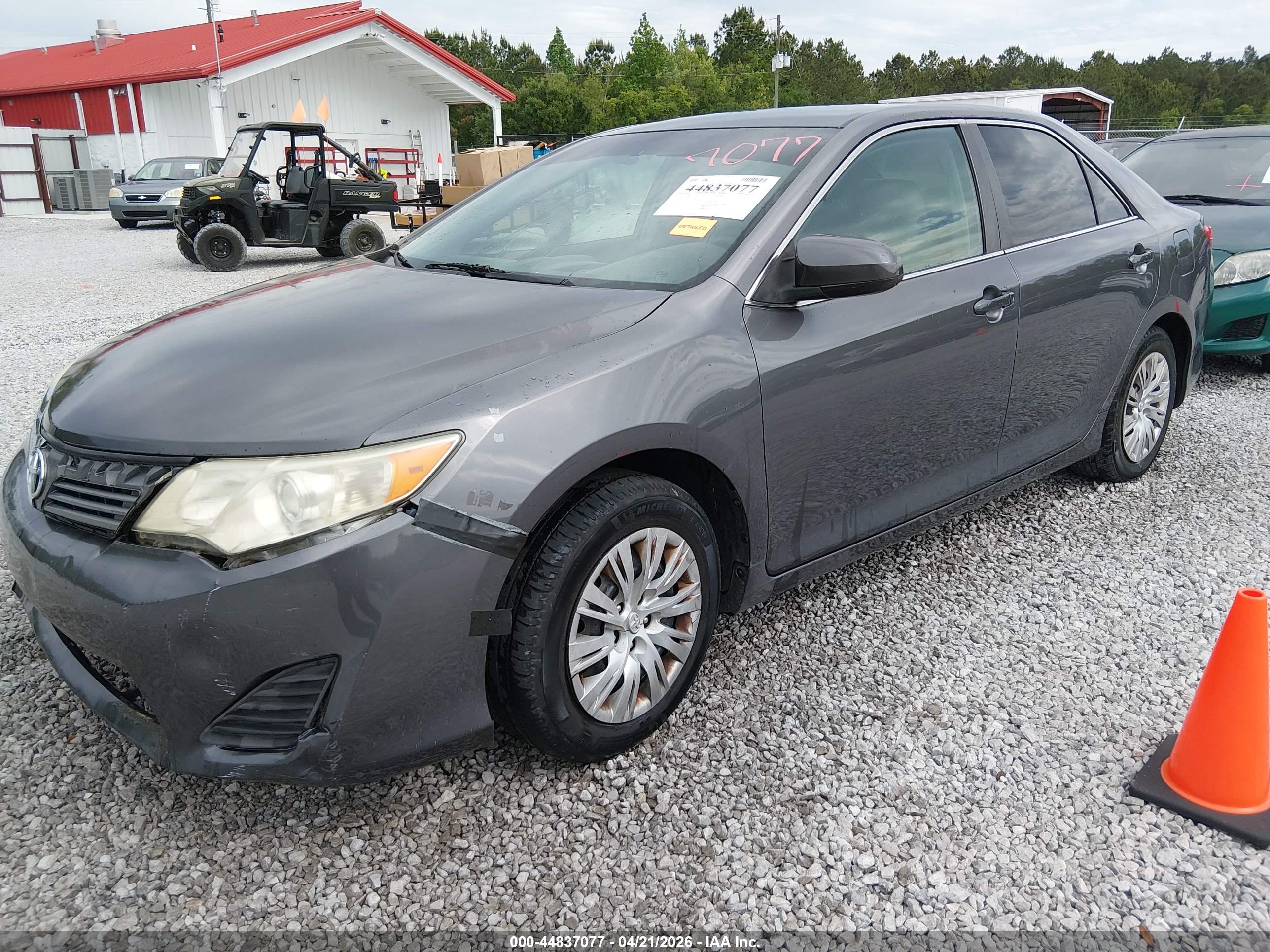 TOYOTA CAMRY image 2