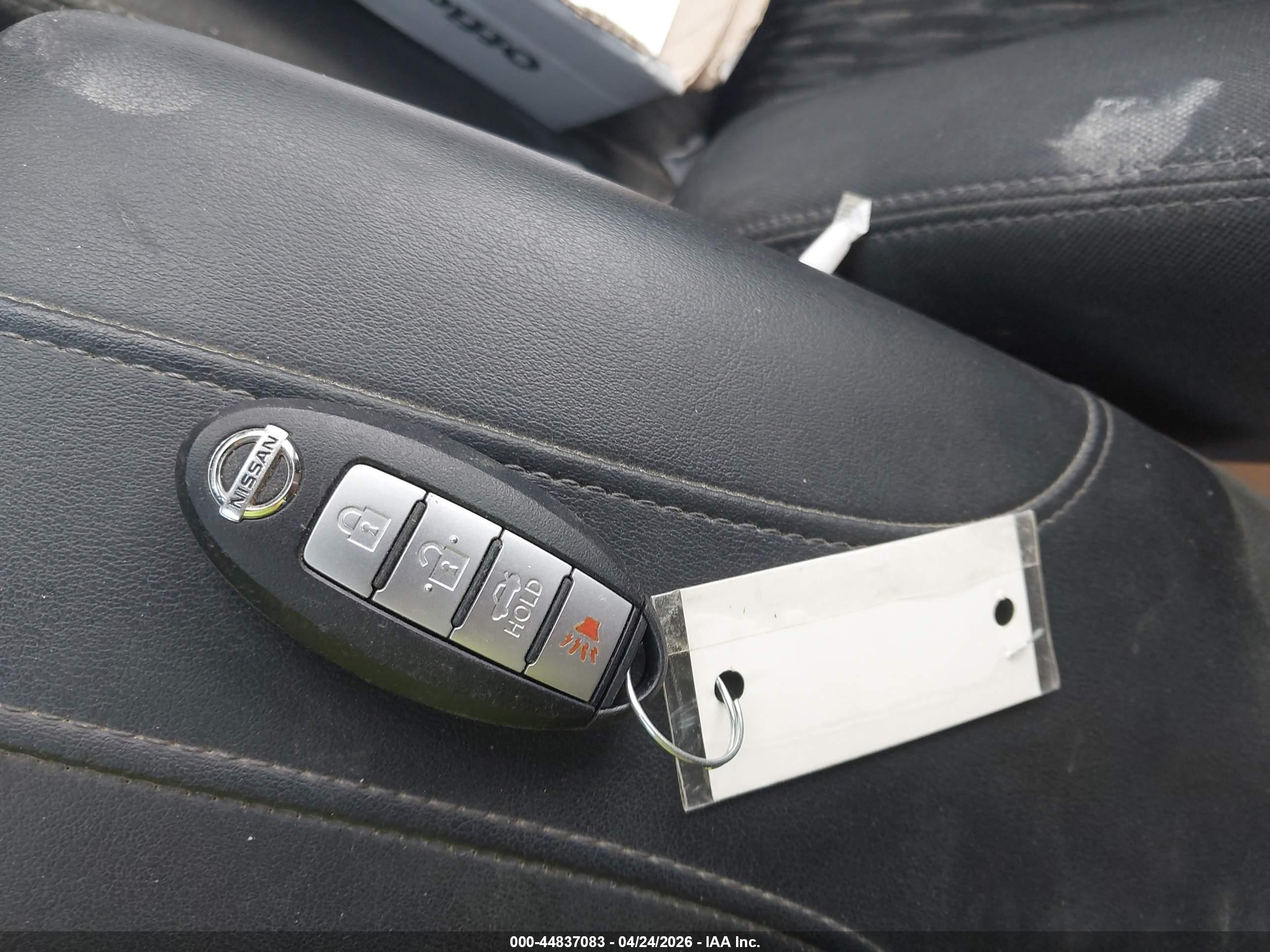 NISSAN MAXIMA image 11