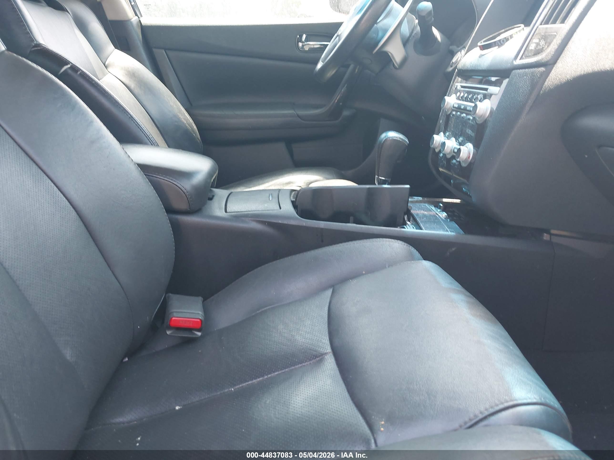 NISSAN MAXIMA image 5