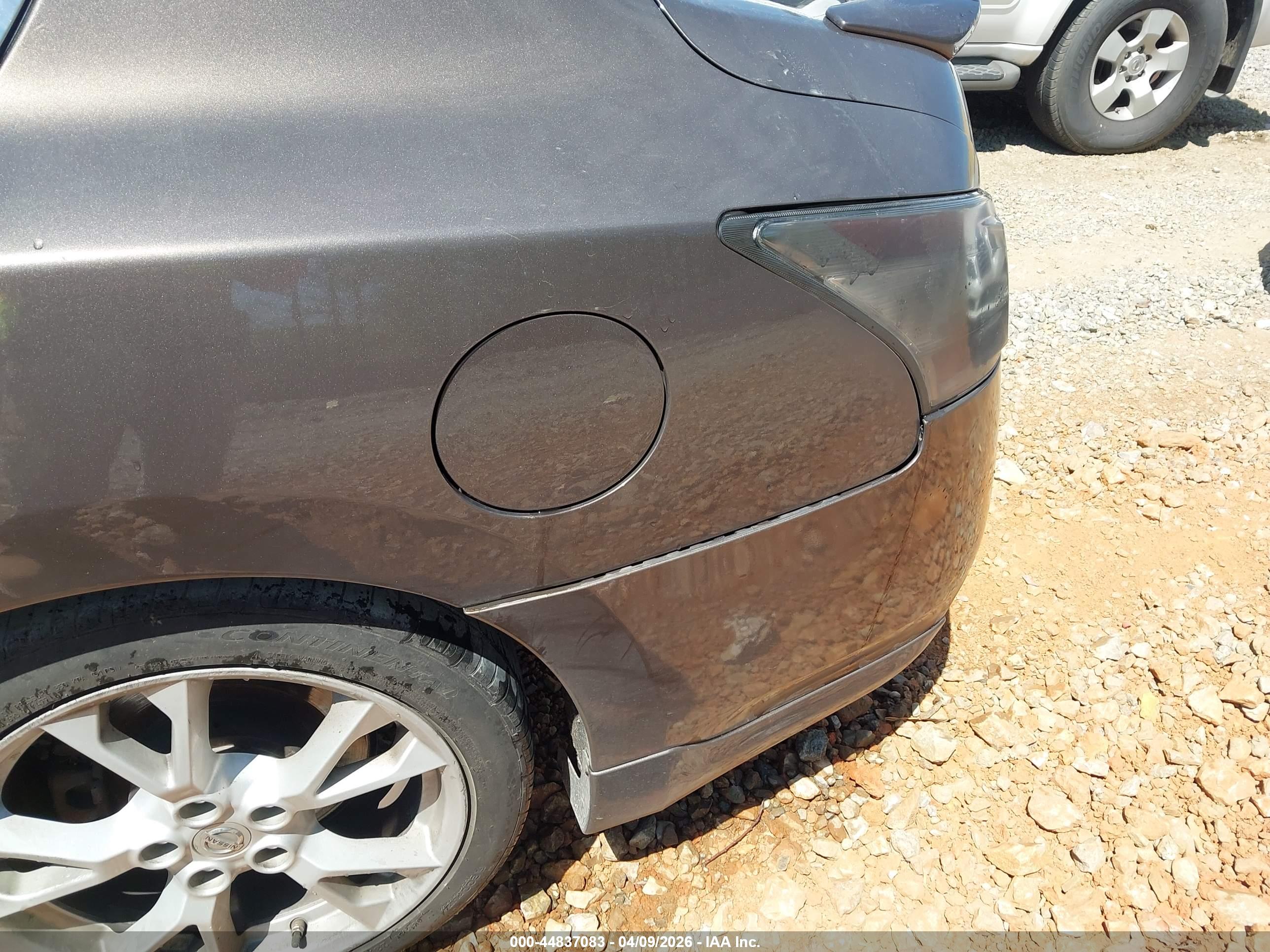 NISSAN MAXIMA image 6