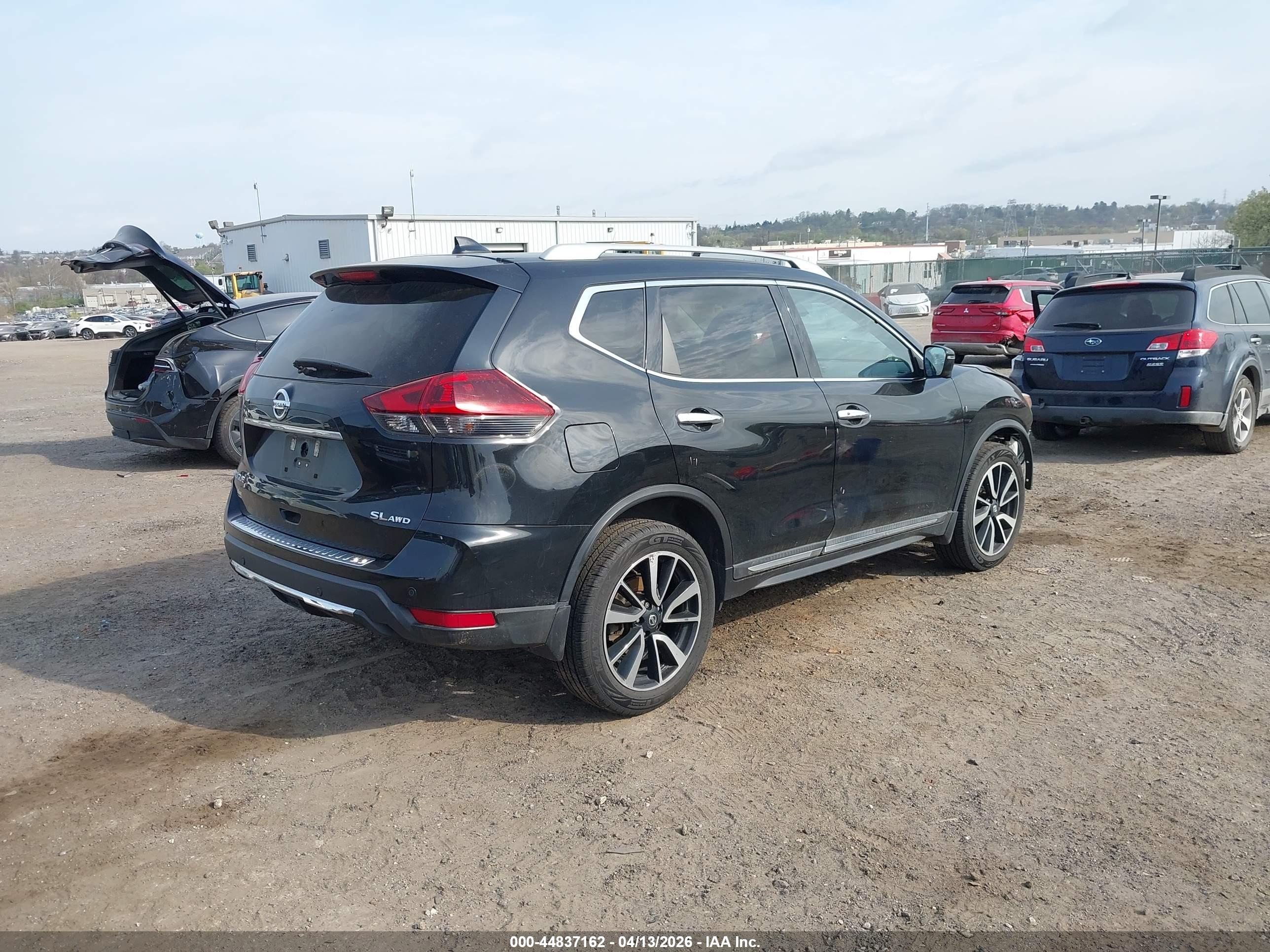 NISSAN ROGUE image 4