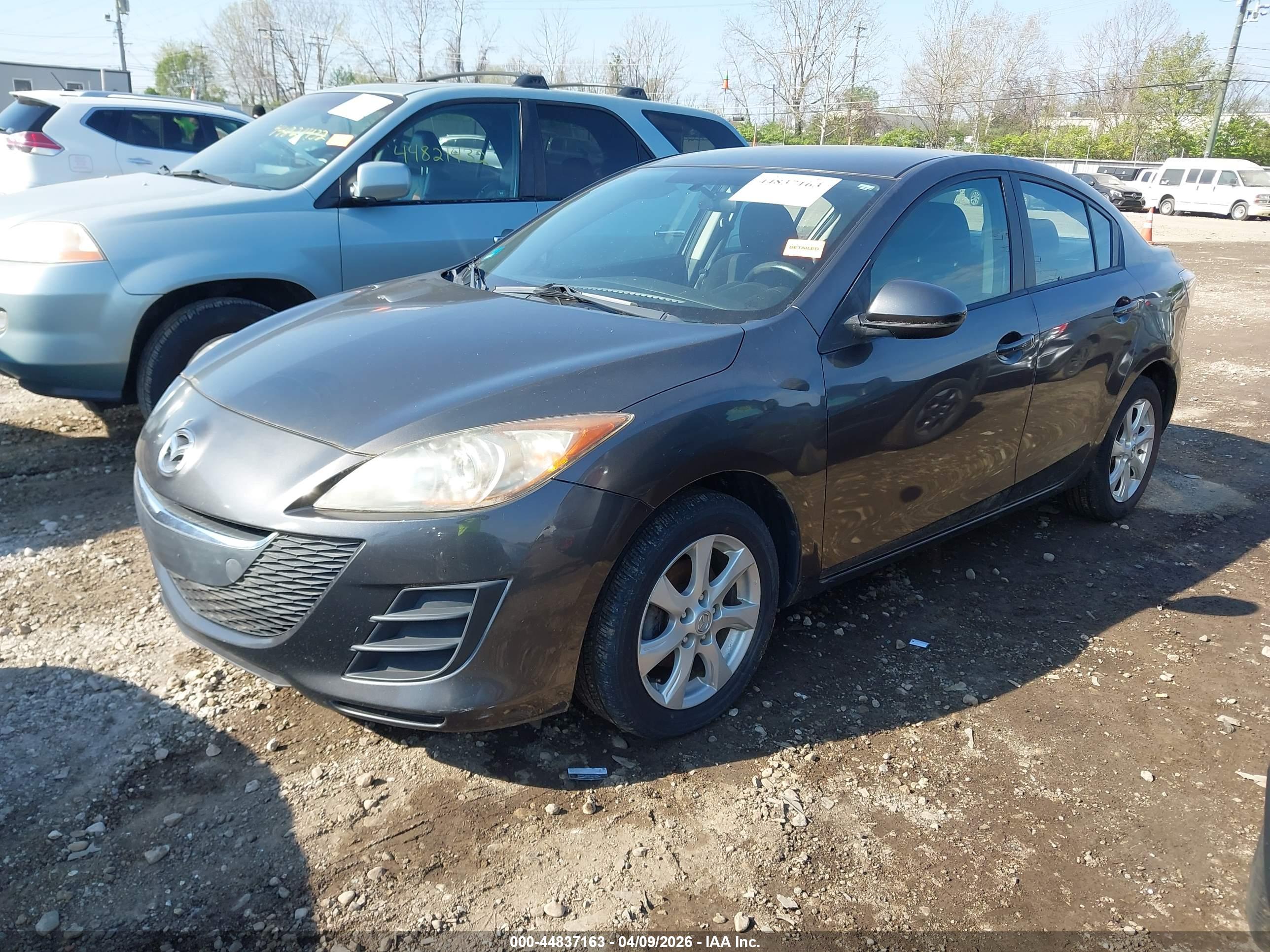 MAZDA MAZDA3 image 2