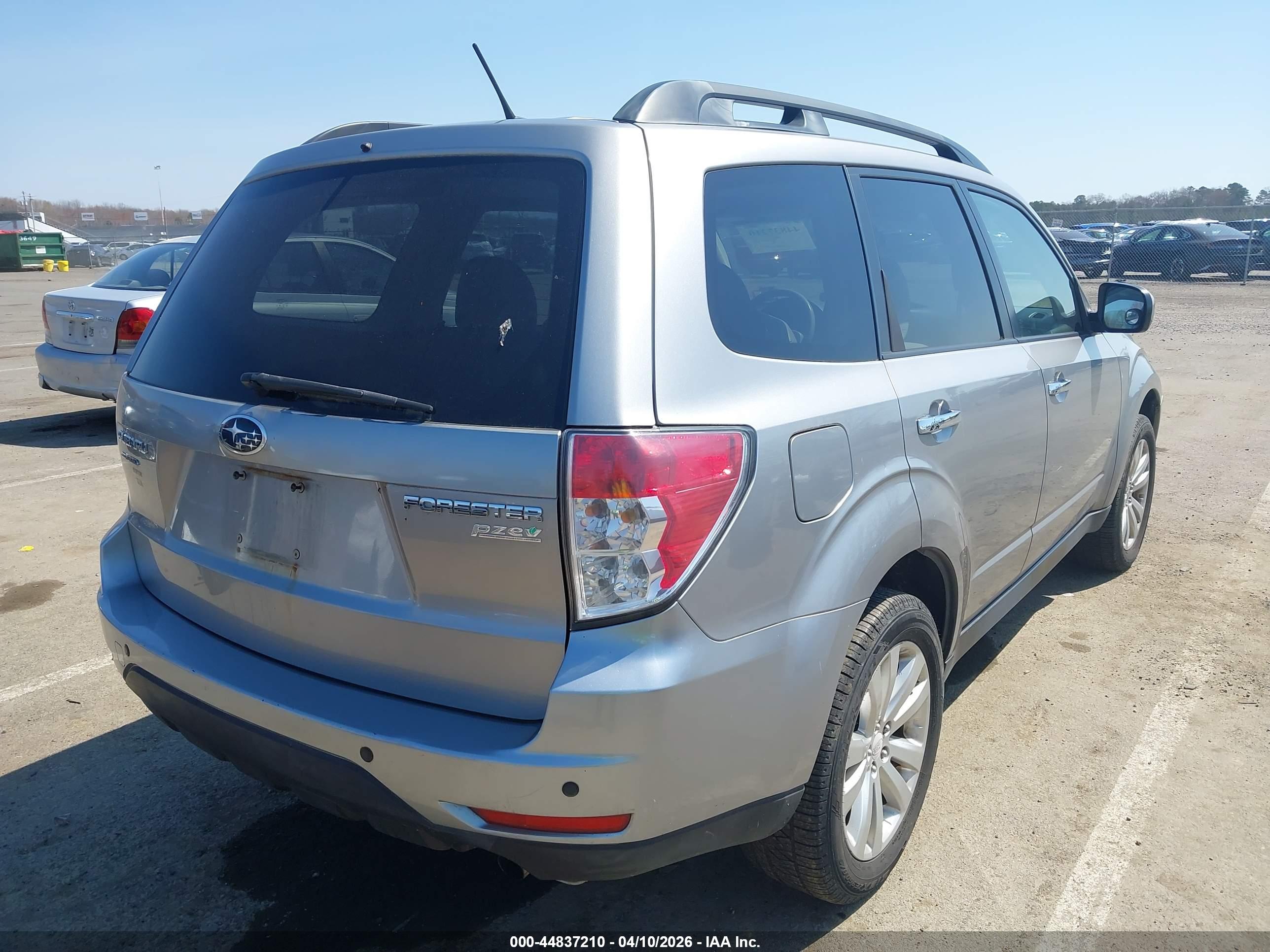 SUBARU FORESTER image 4