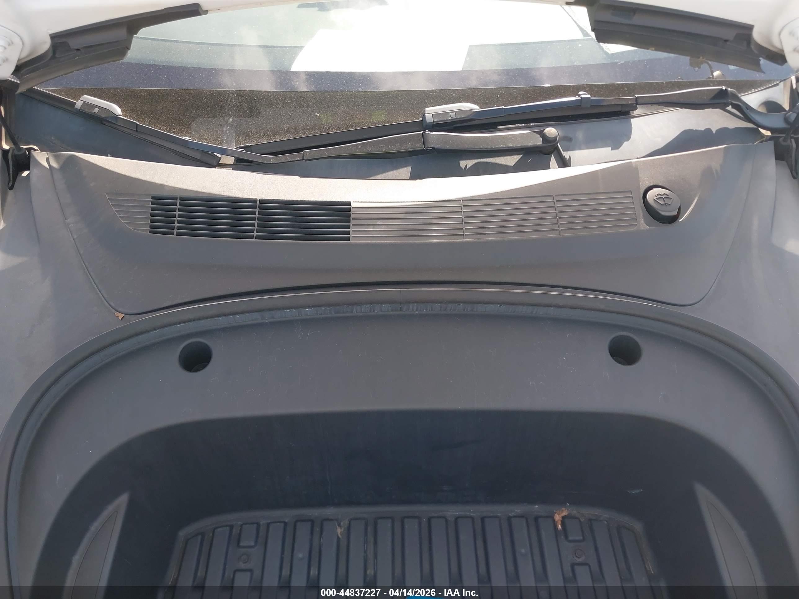 TESLA MODEL image 10