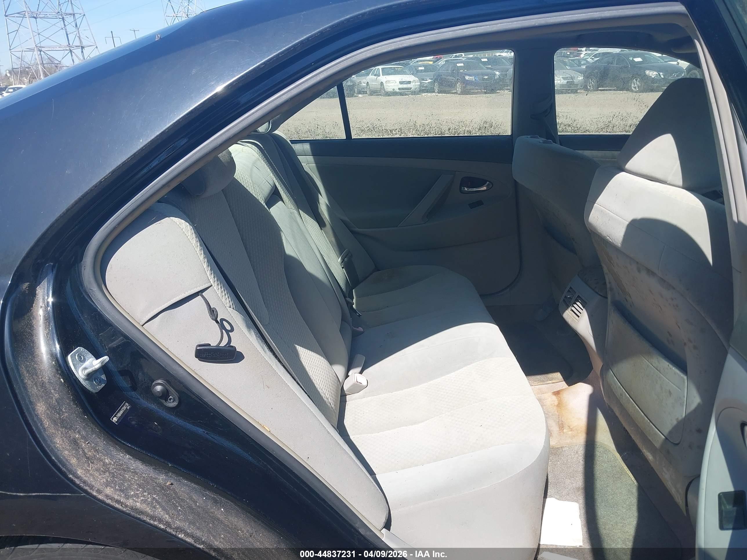 TOYOTA CAMRY image 8