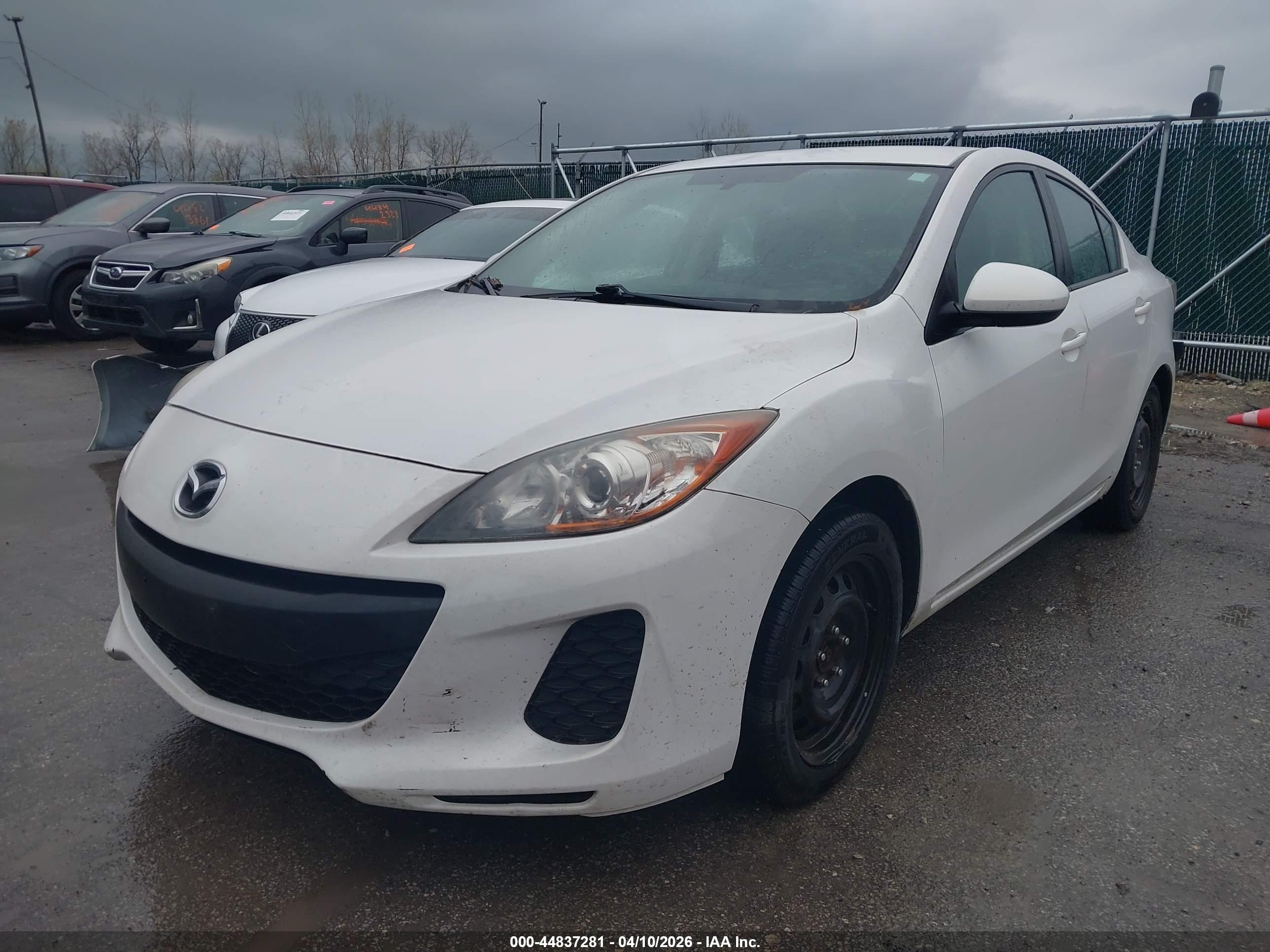 MAZDA MAZDA3 image 2
