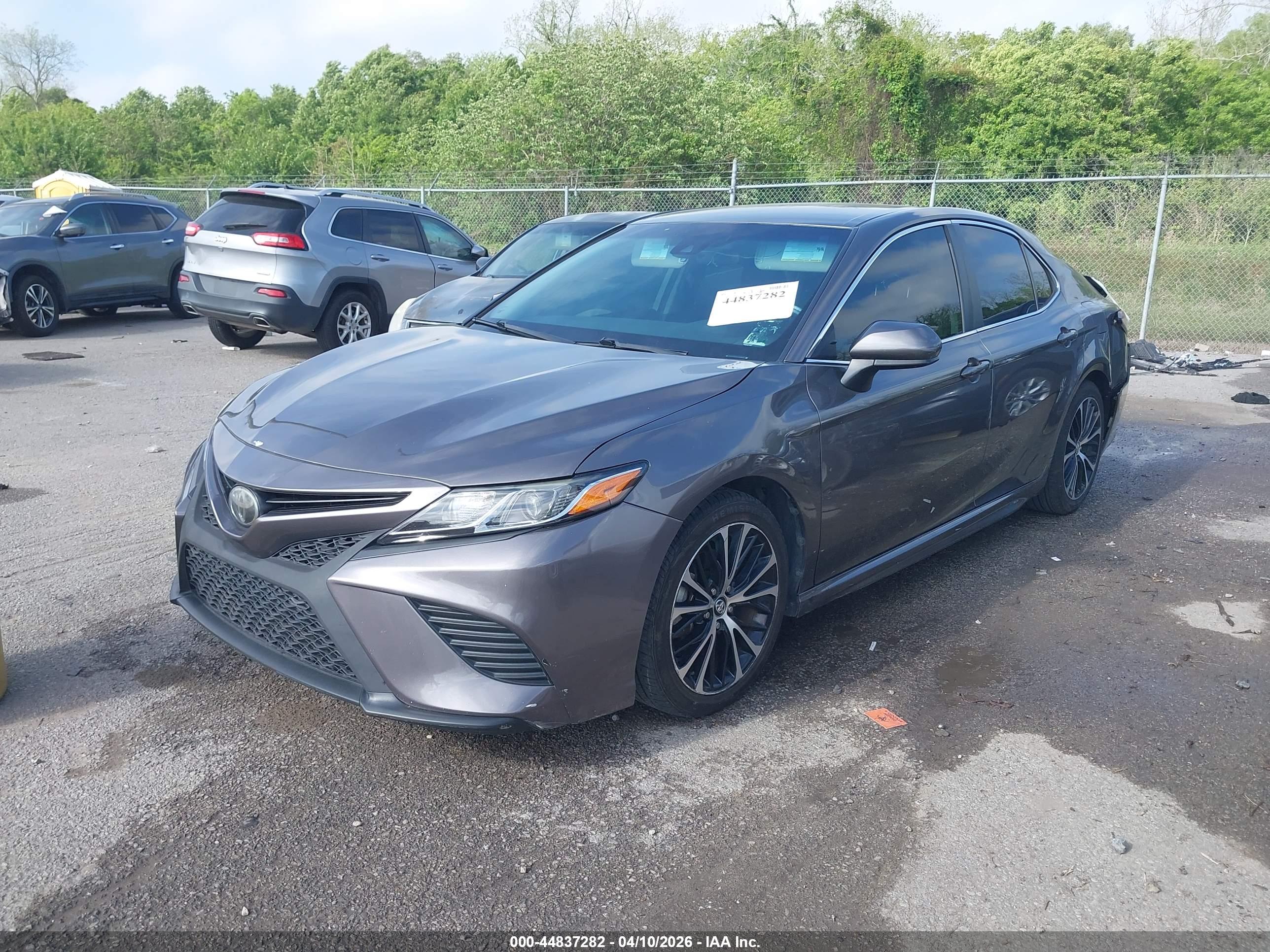 TOYOTA CAMRY image 2