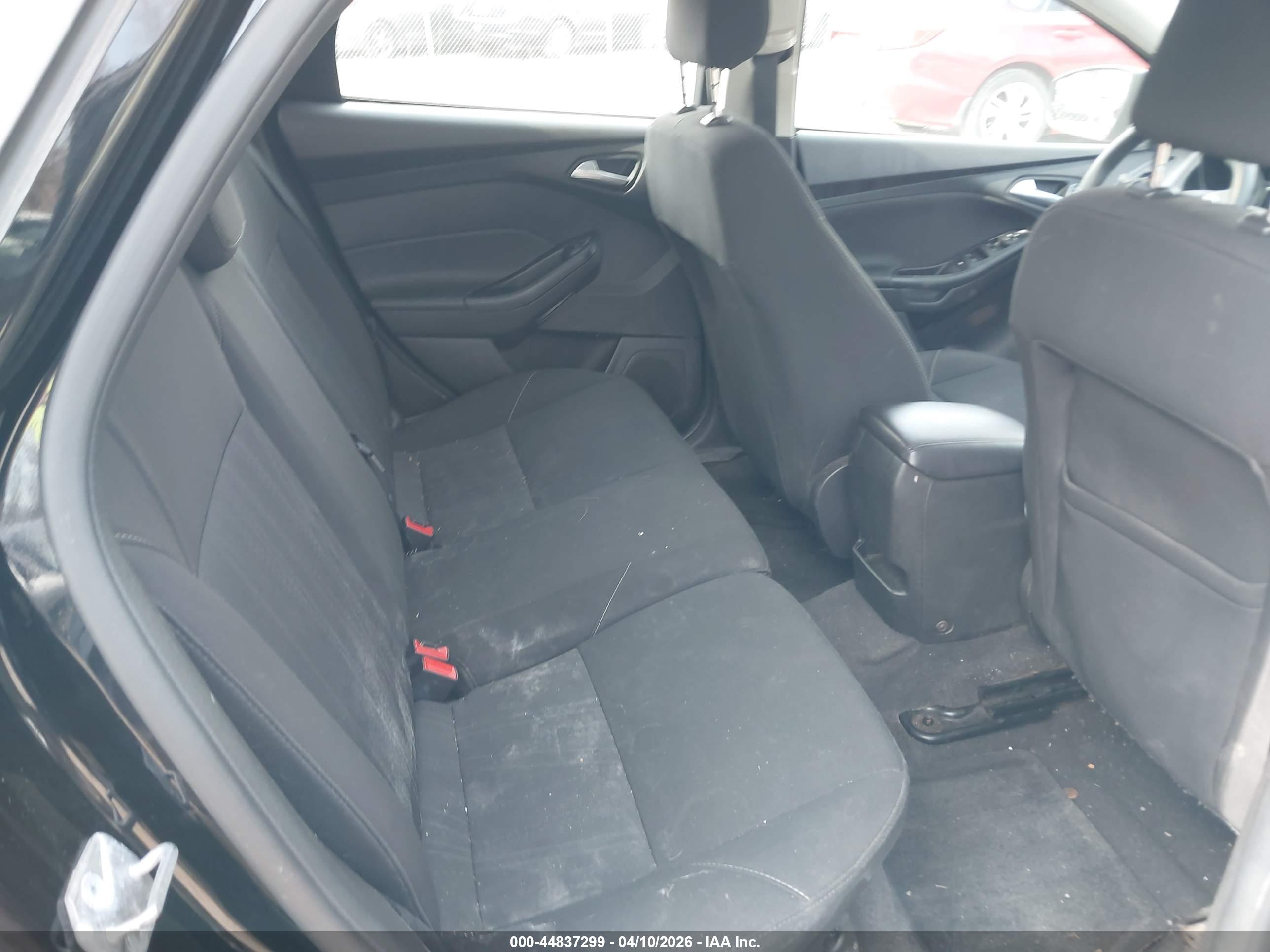 FORD FOCUS image 8